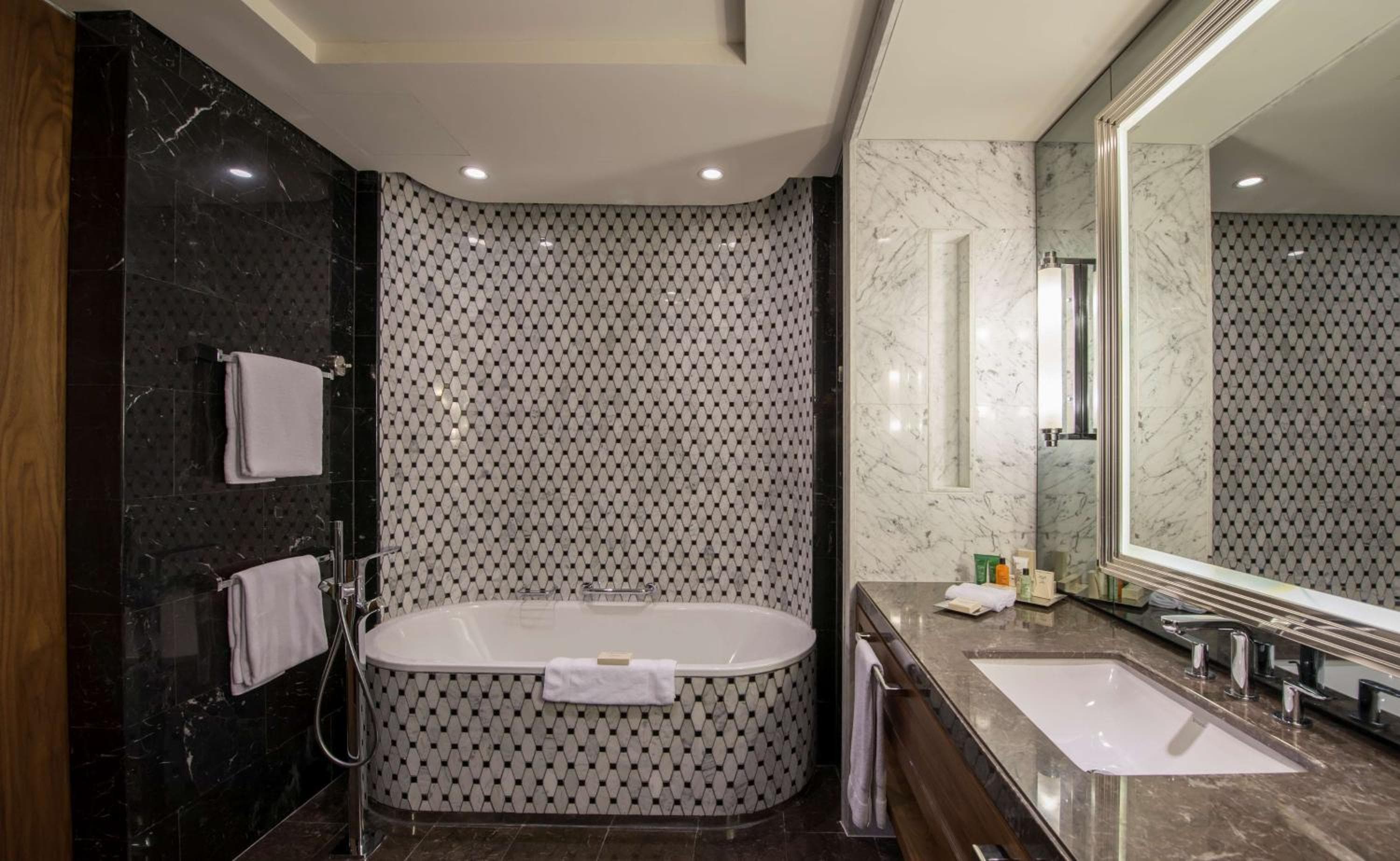 Hilton Istanbul Bomonti hotel, Silahsor Cad. No: 42 Bomonti-Sisli, Istanbul, Turkey — photo 173