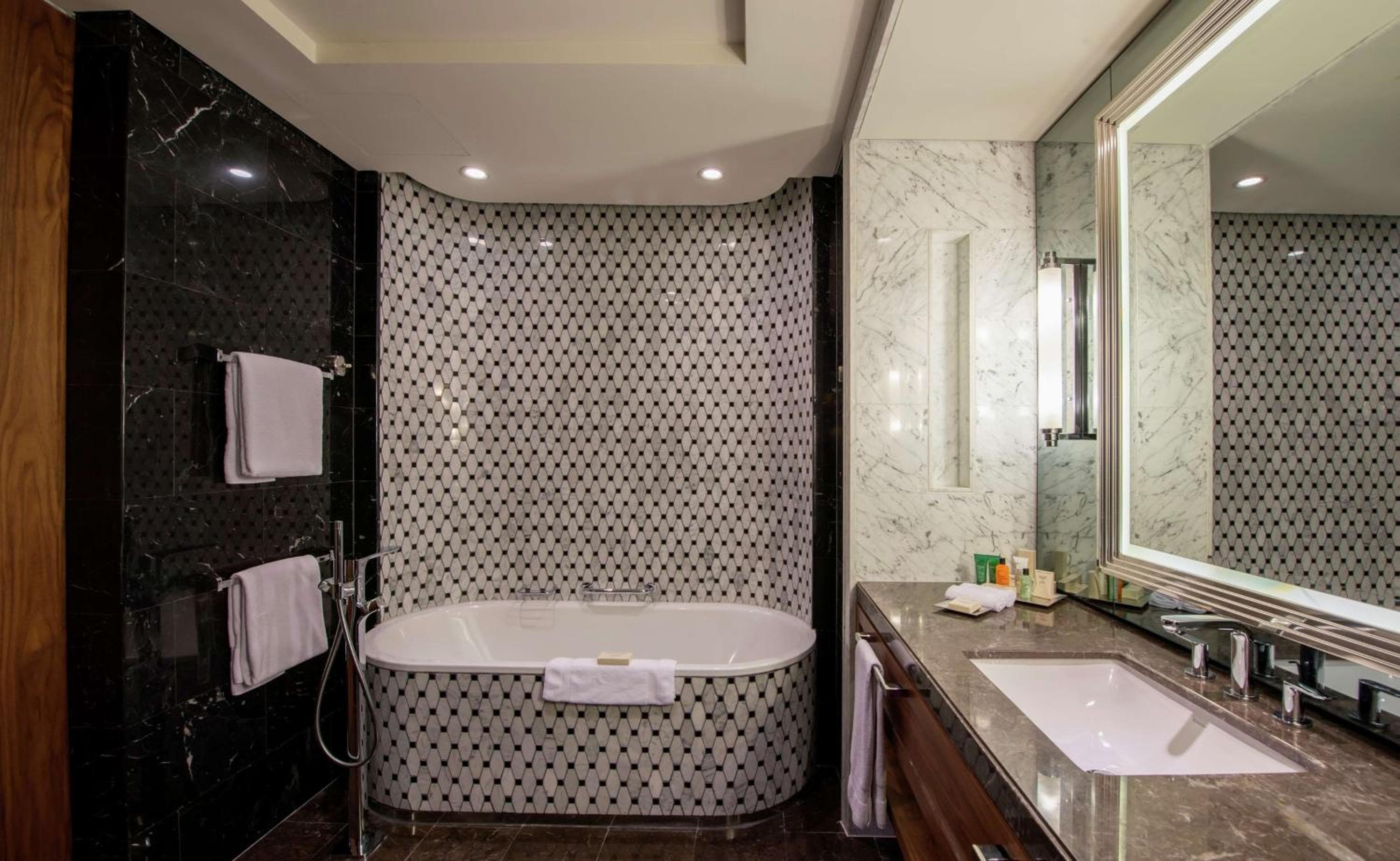 Hilton Istanbul Bomonti hotel, Silahsor Cad. No: 42 Bomonti-Sisli, Istanbul, Turkey — photo 102