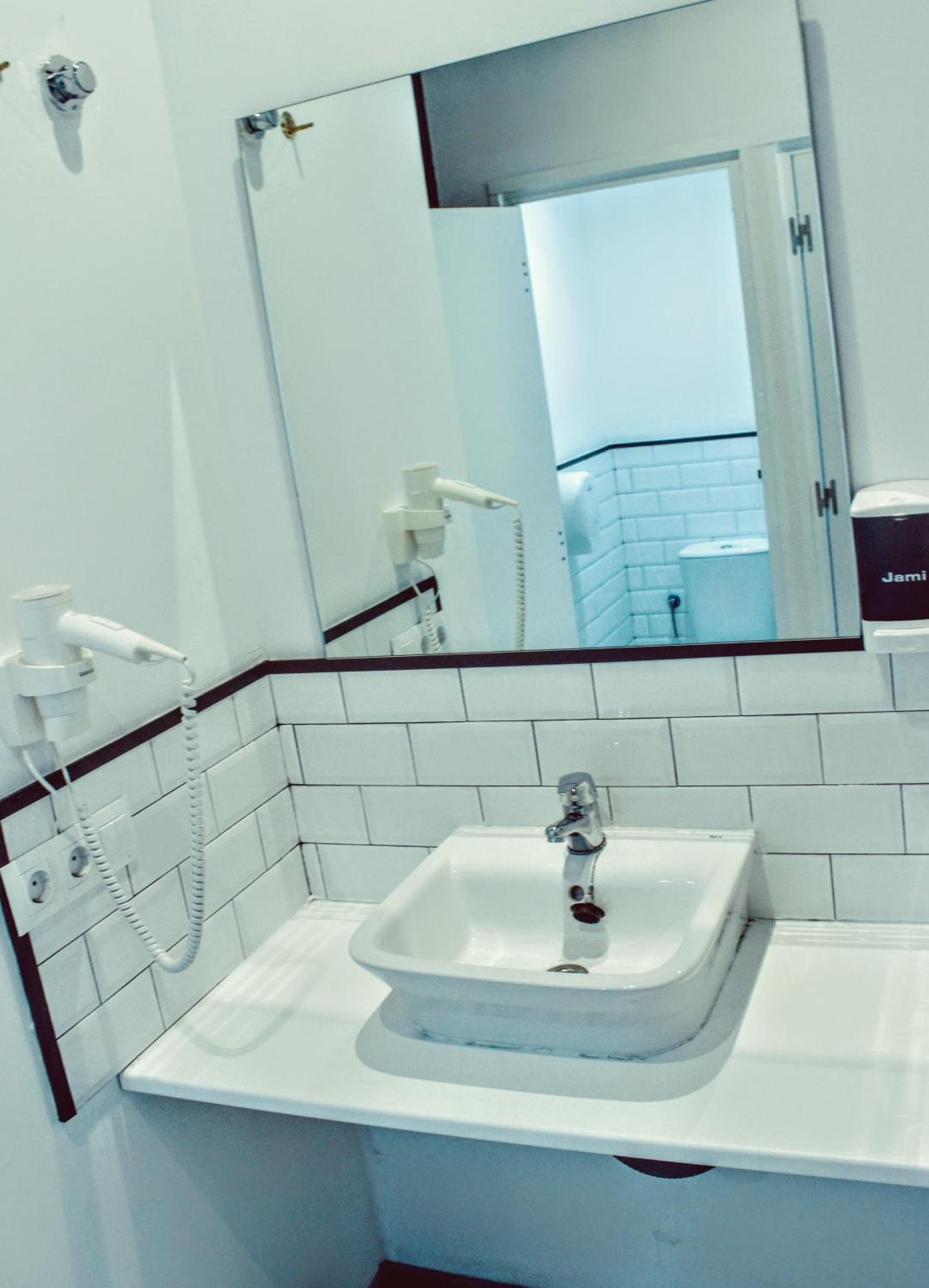 Feel Hostels Soho Malaga — 6