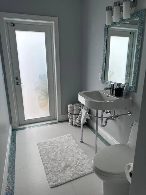 #1 Fort Lauderdale House - Heated Salt Water Pool - Private Oasis-Updated Gorgeous 3BR 3BA - Las Olas — 13