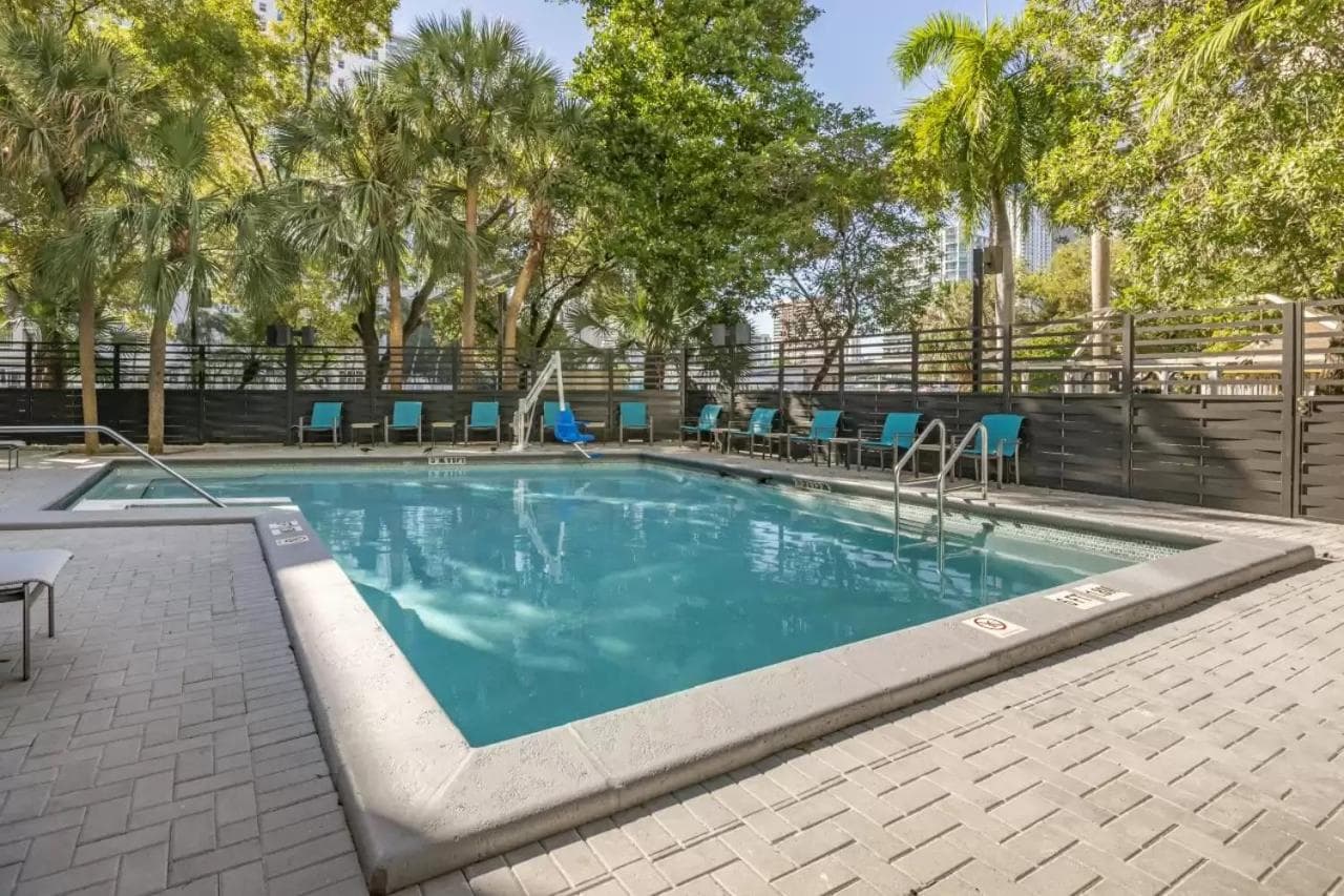Comfort Inn & Suites Downtown Brickell-Port of Miami — 8