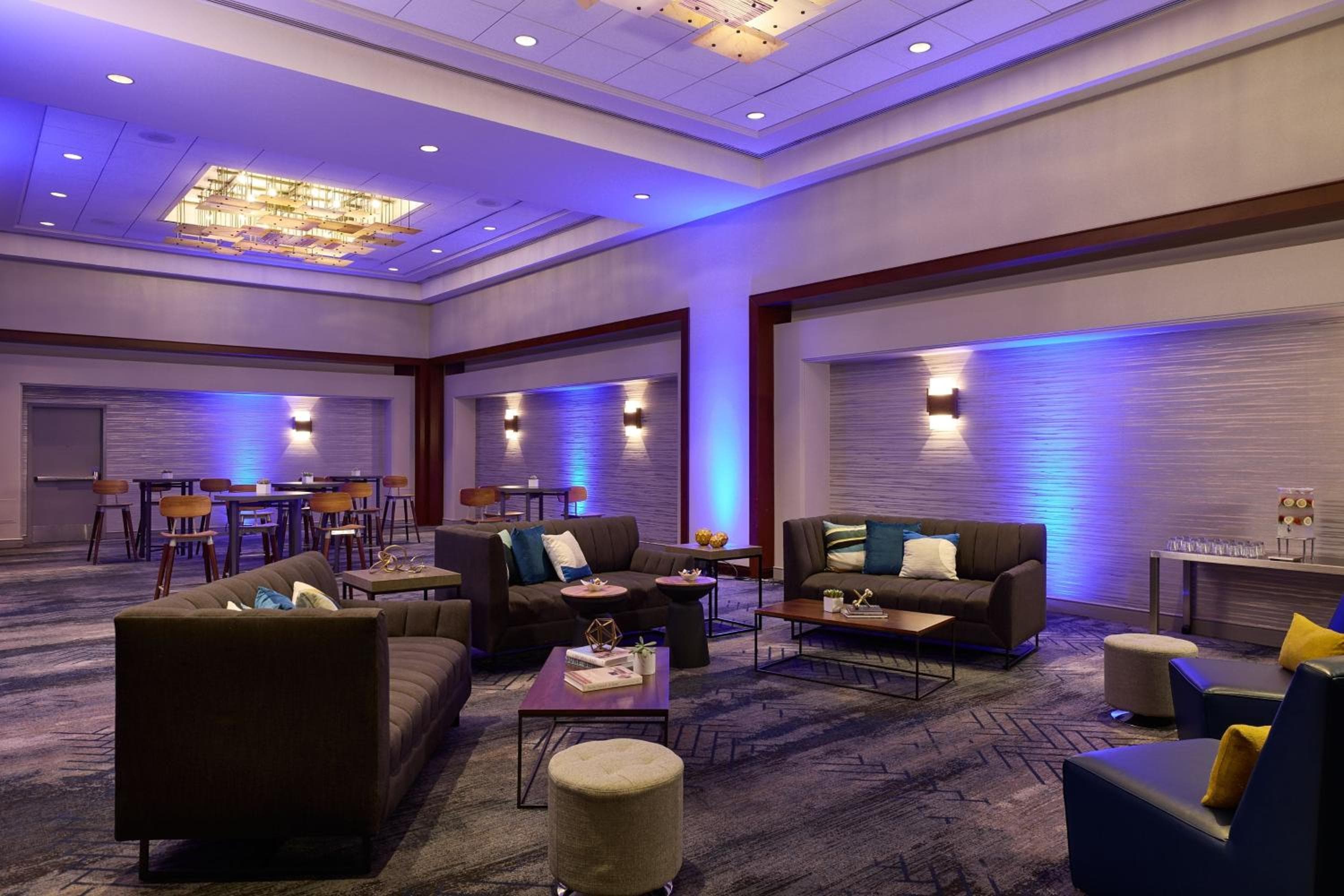 Renaissance Los Angeles Airport Hotel — 20