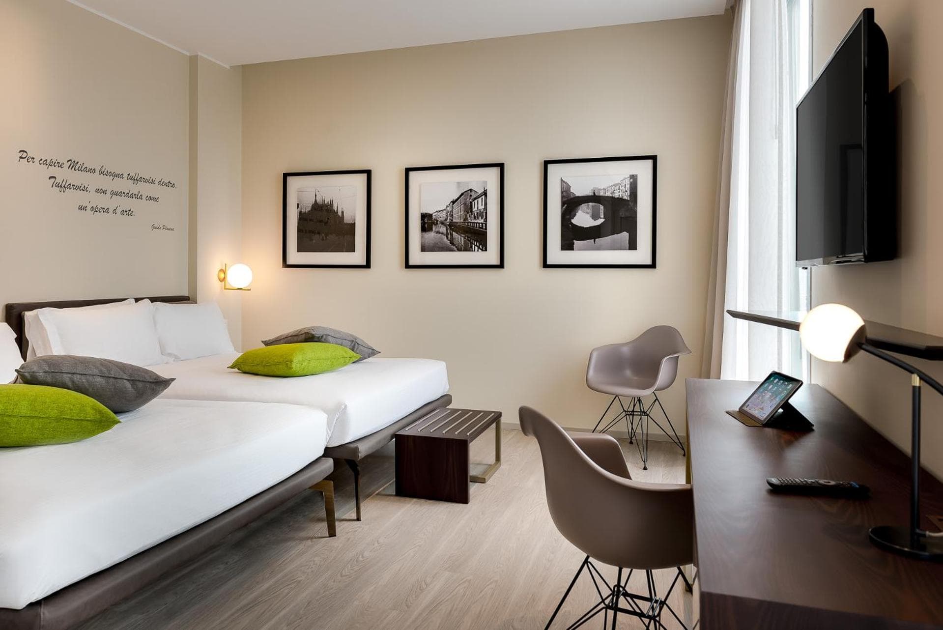 Hotel Canada — 16