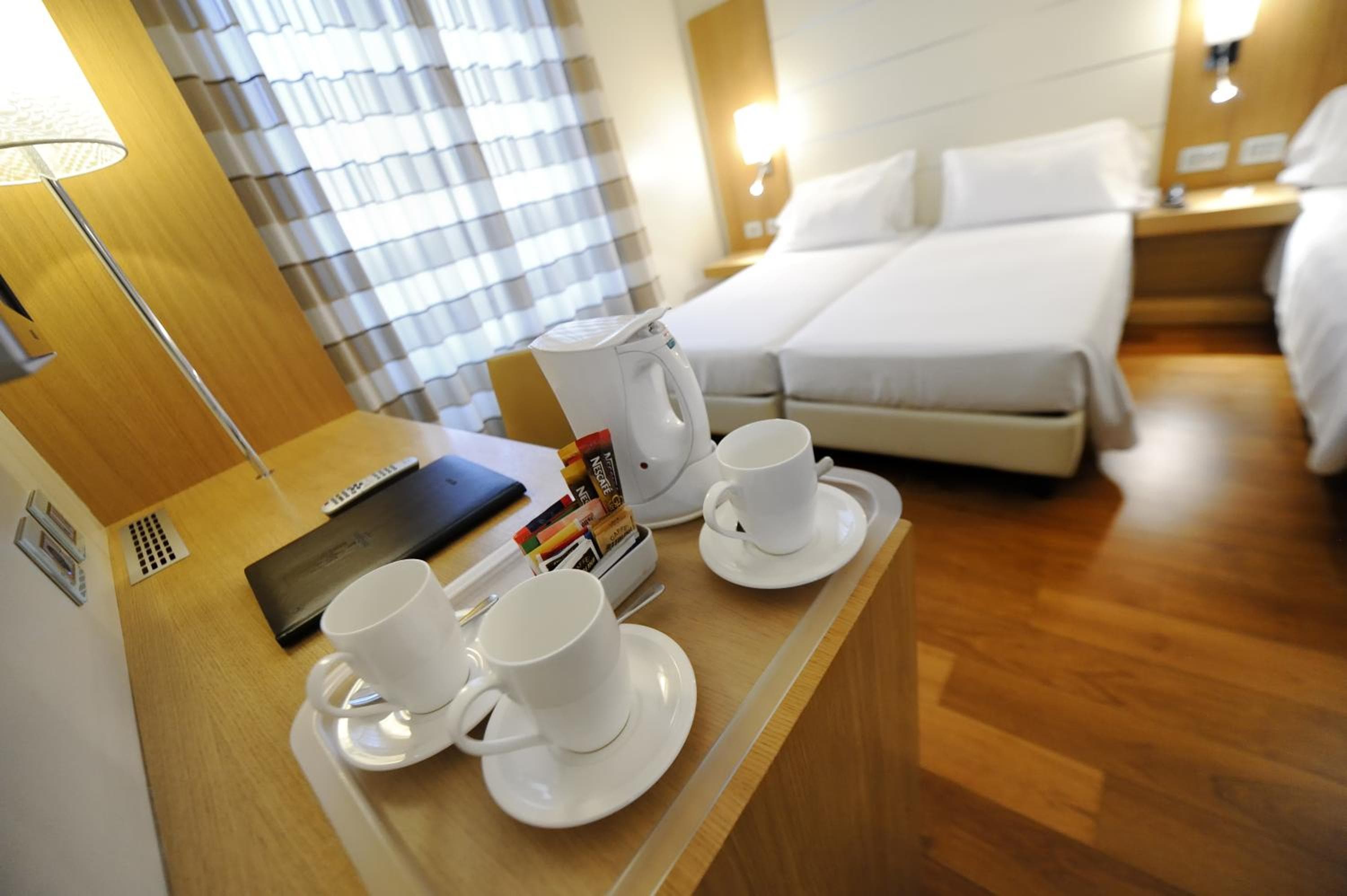 Hotel Canada — 7