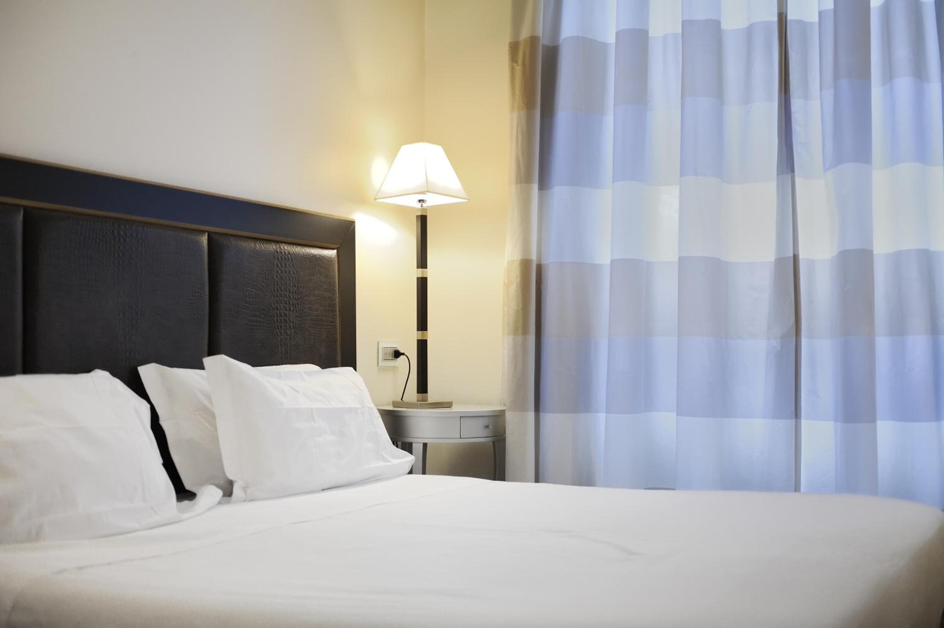 Hotel Canada — 20