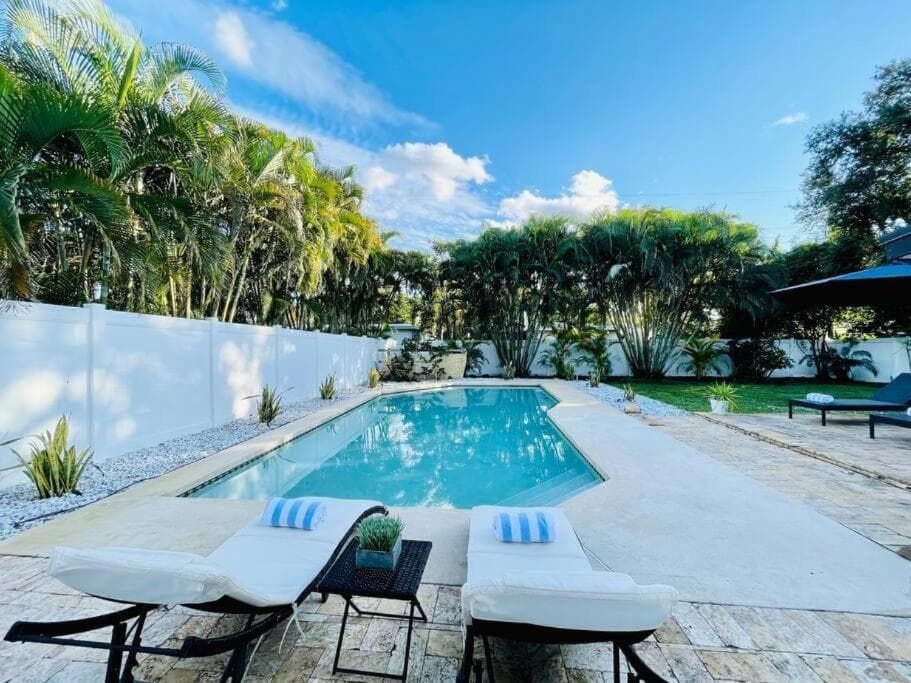 Tropische Oase Haus Privater Pool Familienhof — 5