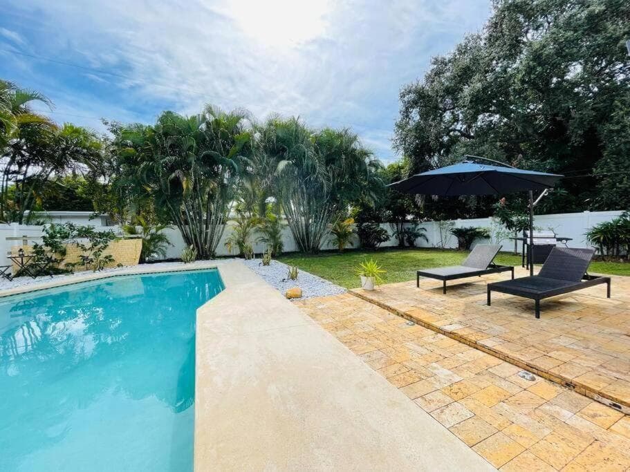 Tropische Oase Haus Privater Pool Familienhof — 3