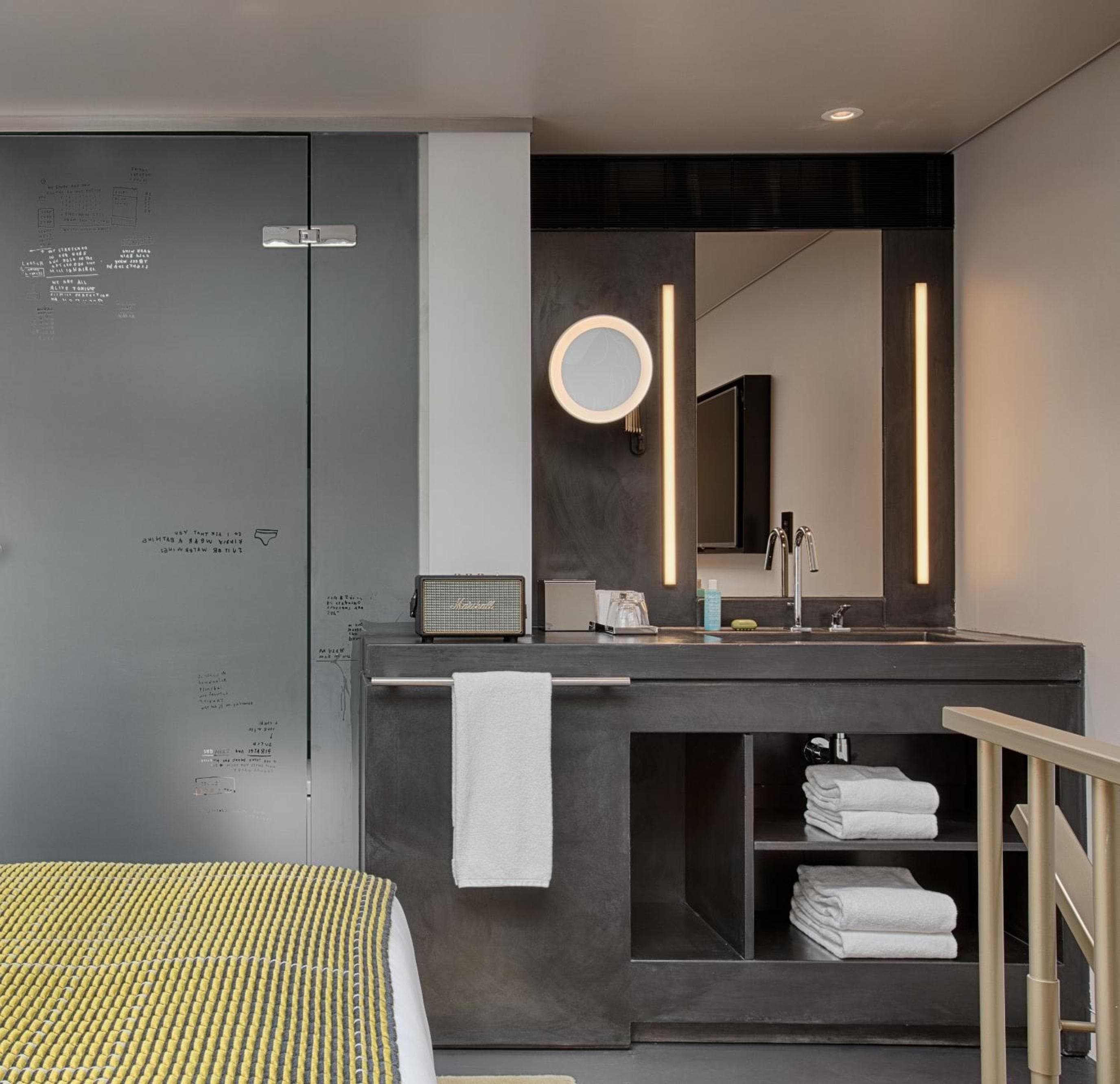 Ad Amsterdam — 7