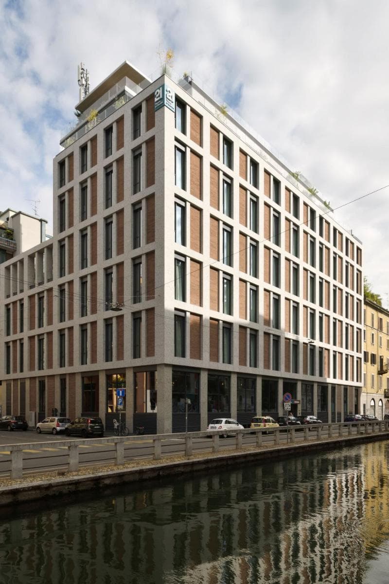 21 Haus der Geschichten Navigli — 1