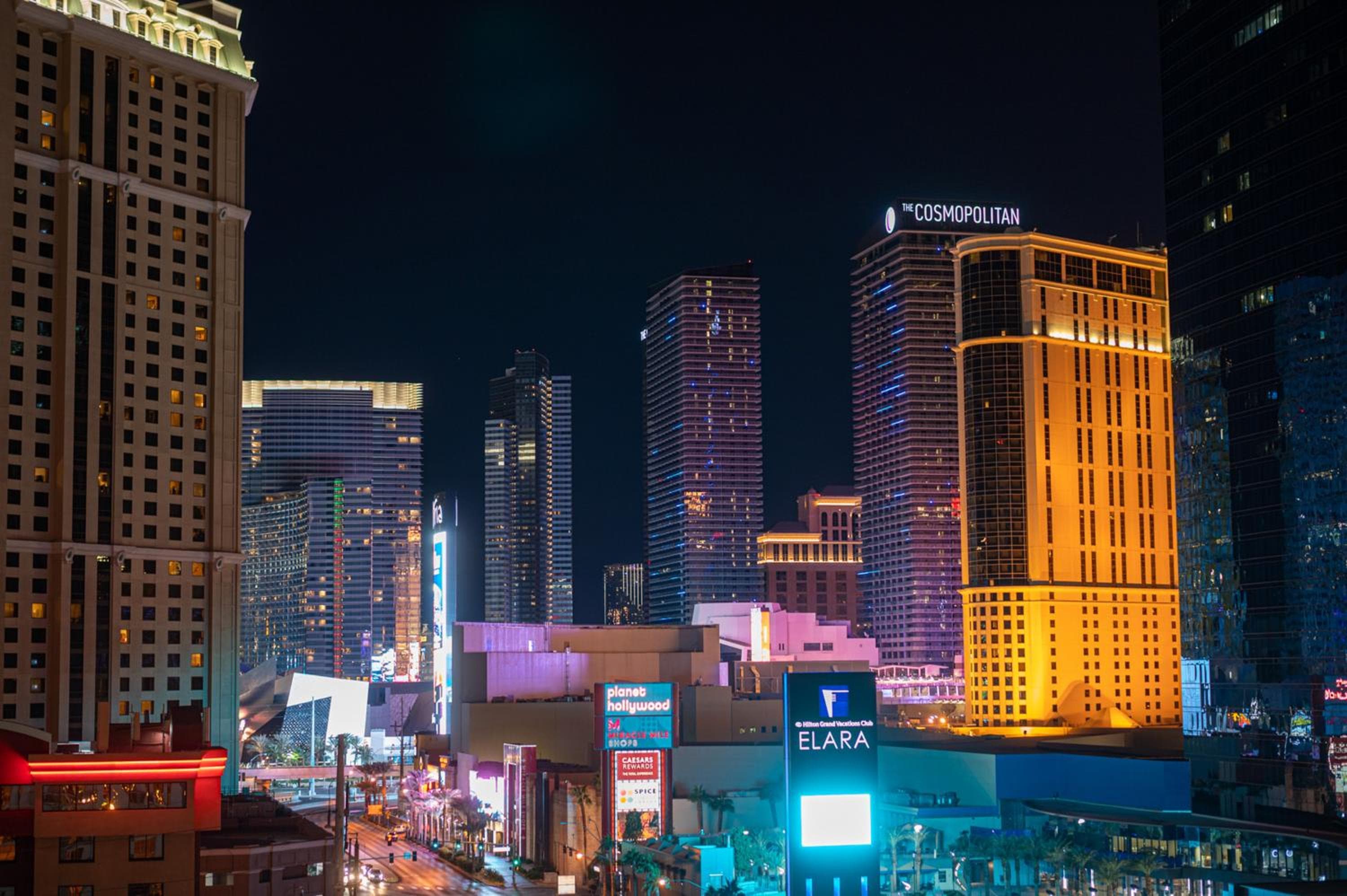 NO RESORT FEES-MGM StripView Adjoining Suites F1 View — 9