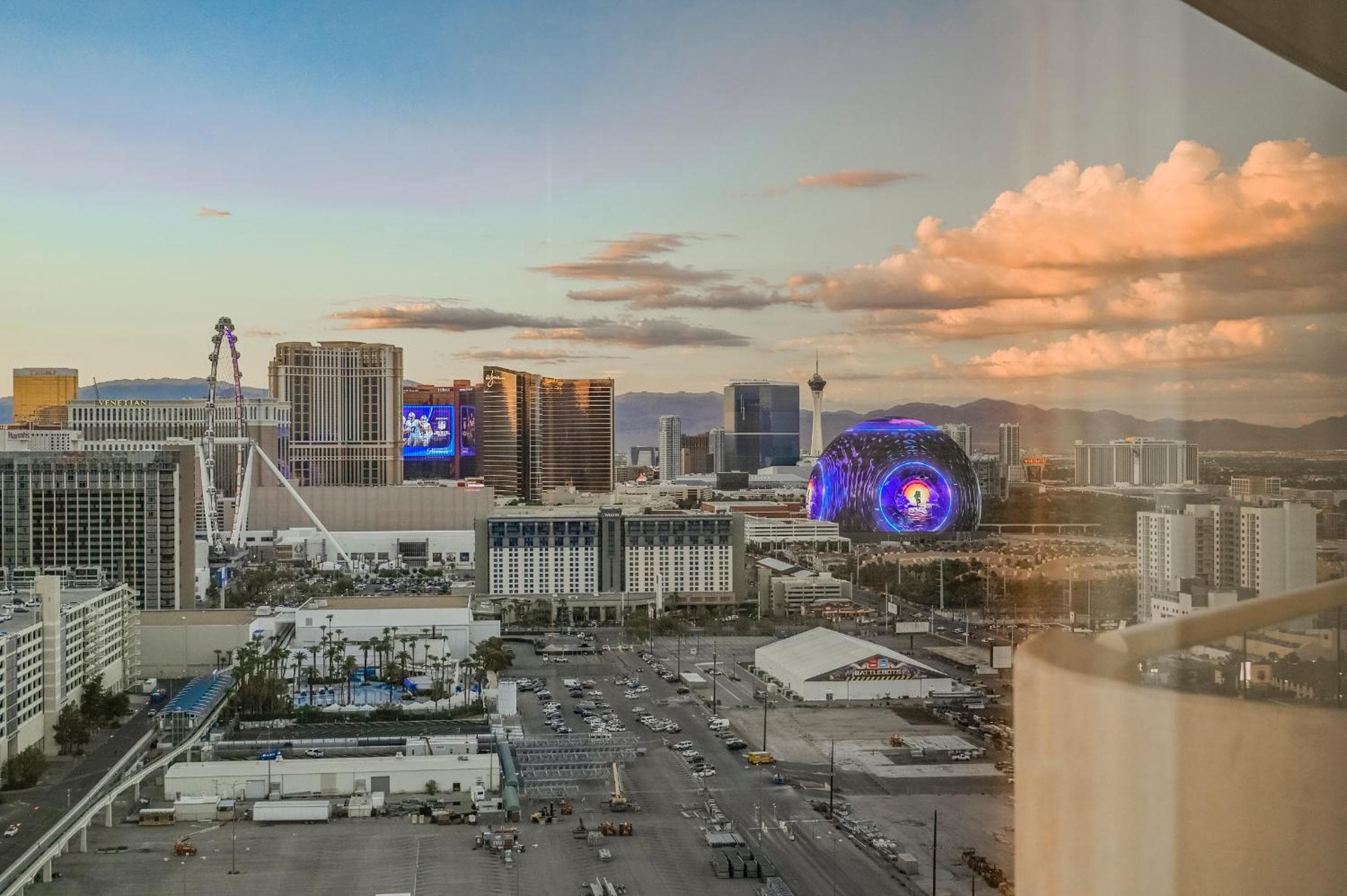 NO RESORT FEES-MGM StripView Adjoining Suites F1 View — 6
