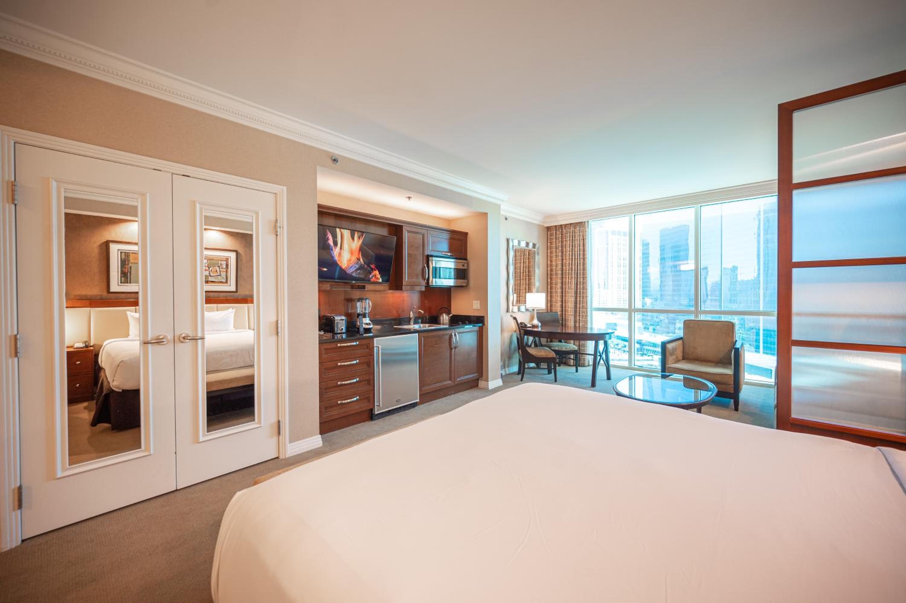 NO RESORT FEES-MGM StripView Adjoining Suites F1 View — 28