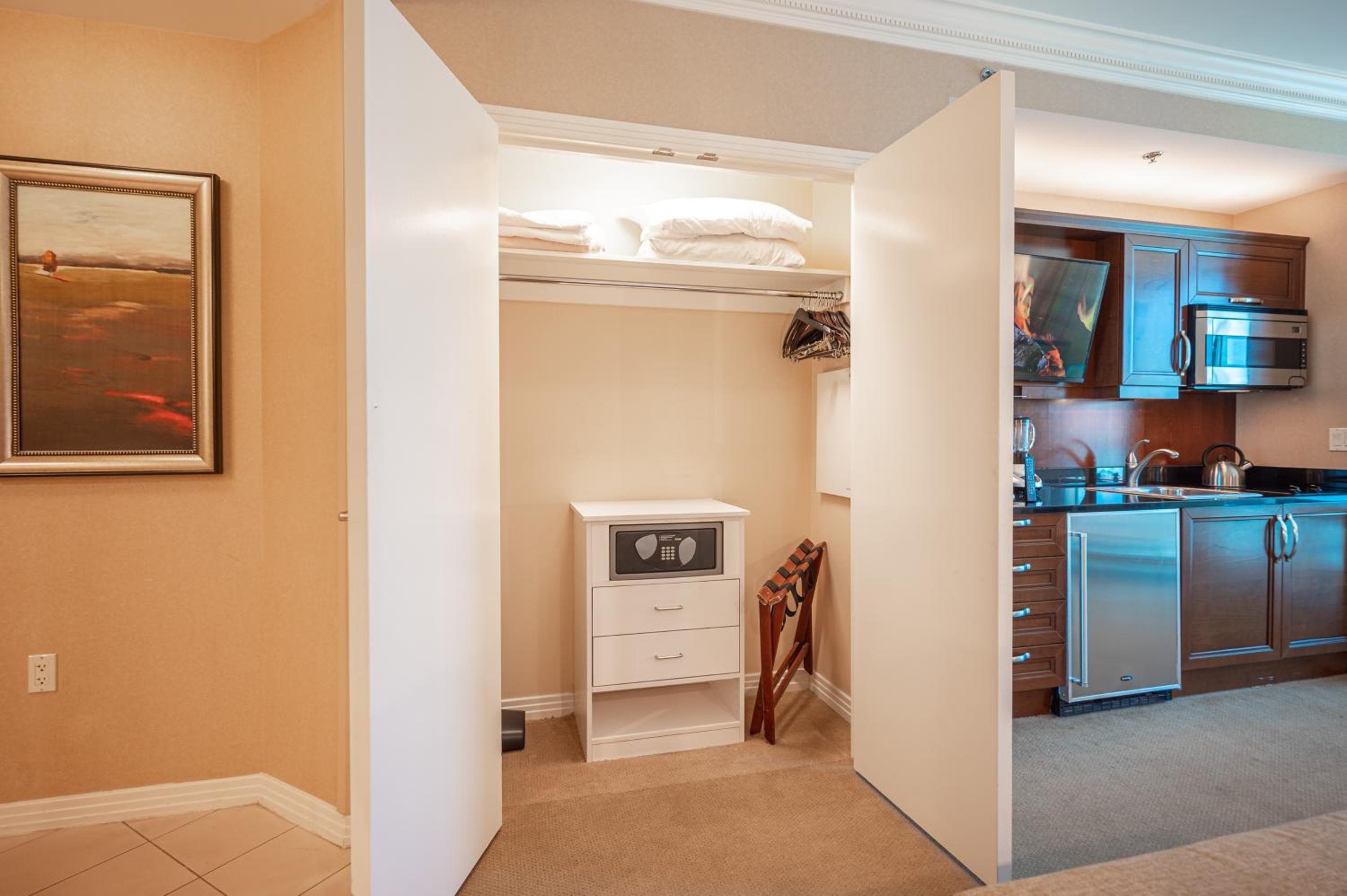 NO RESORT FEES-MGM StripView Adjoining Suites F1 View — 26