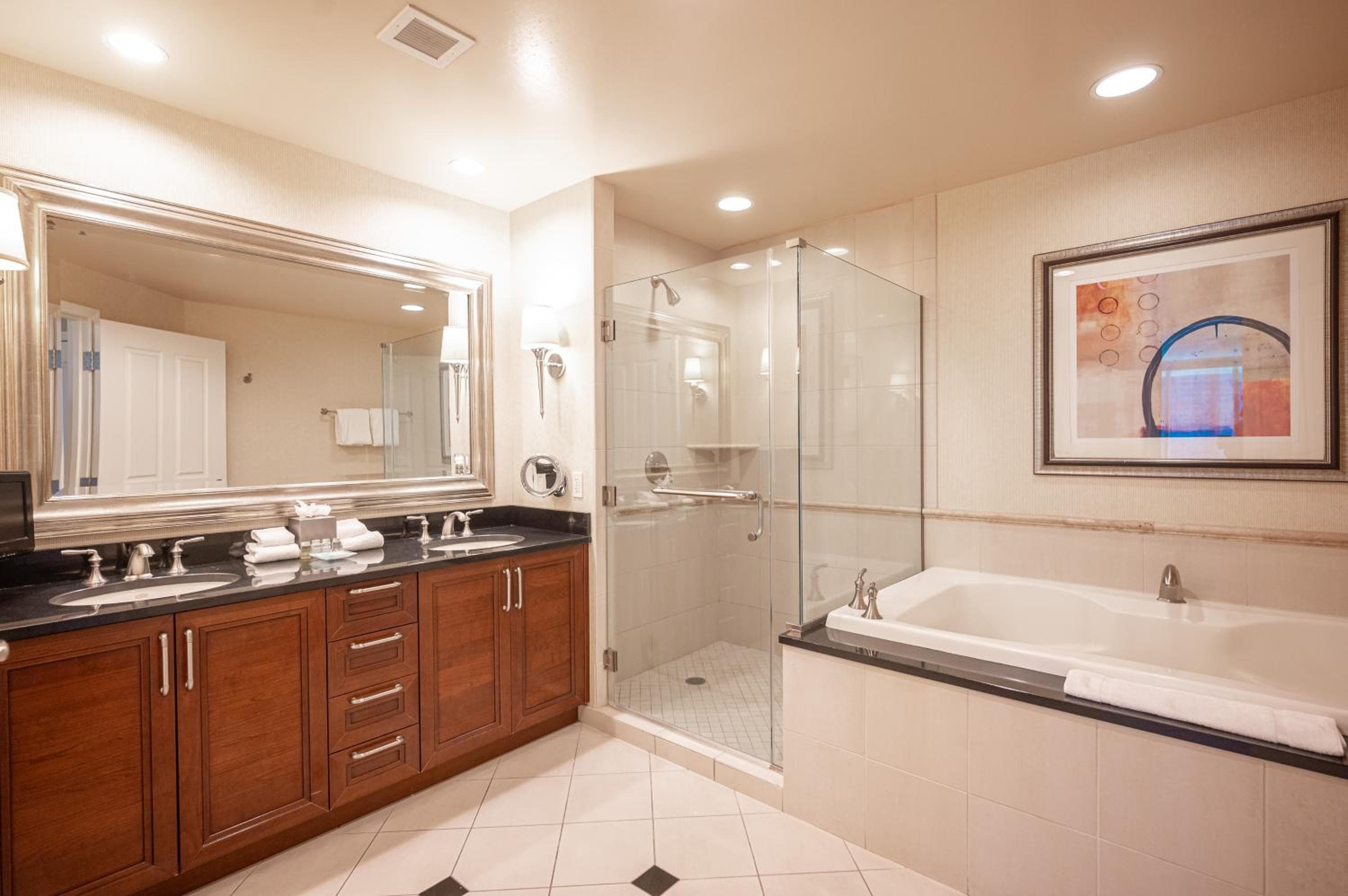 NO RESORT FEES-MGM StripView Adjoining Suites F1 View — 14