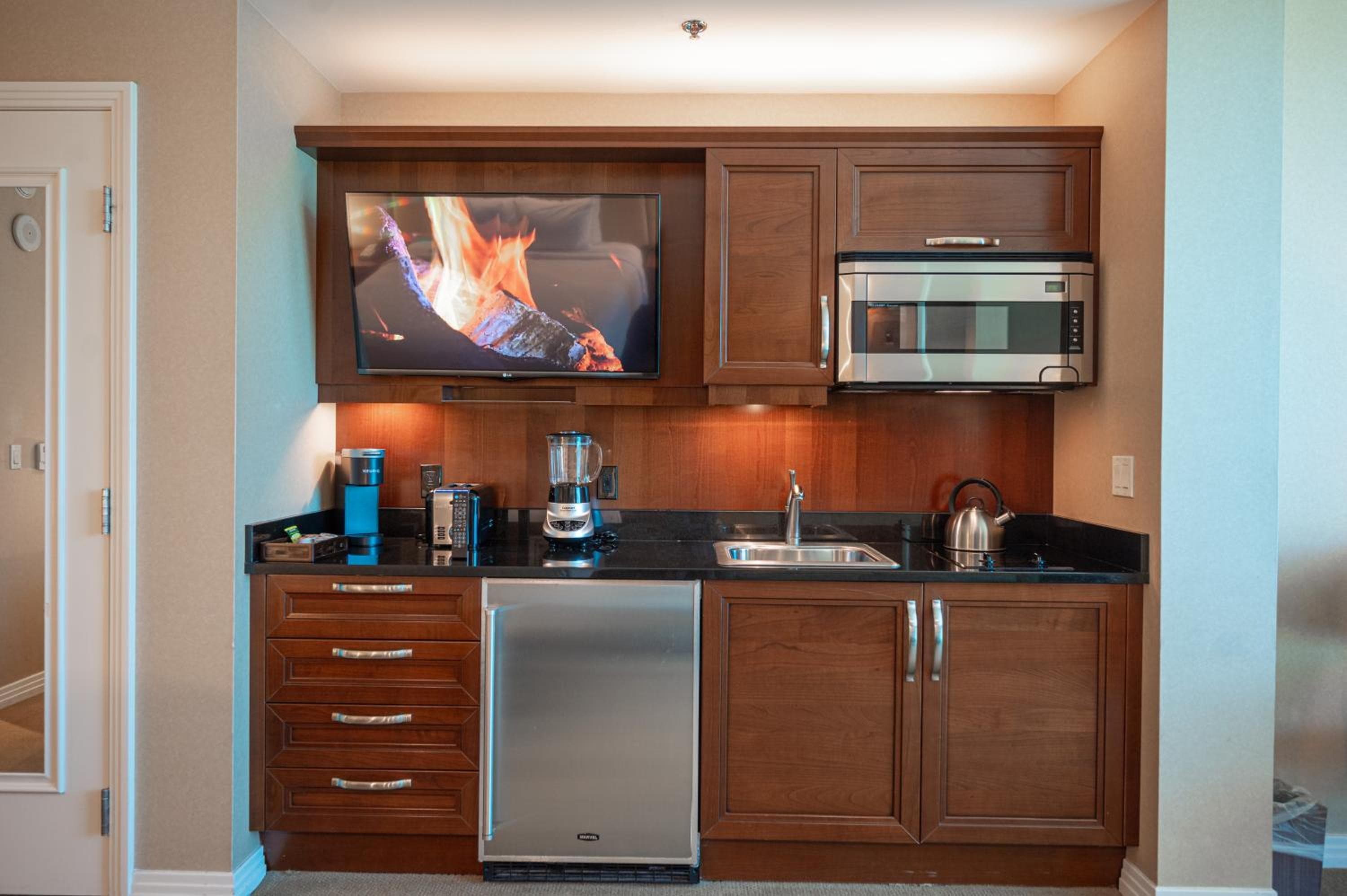 NO RESORT FEES-MGM StripView Adjoining Suites F1 View — 25