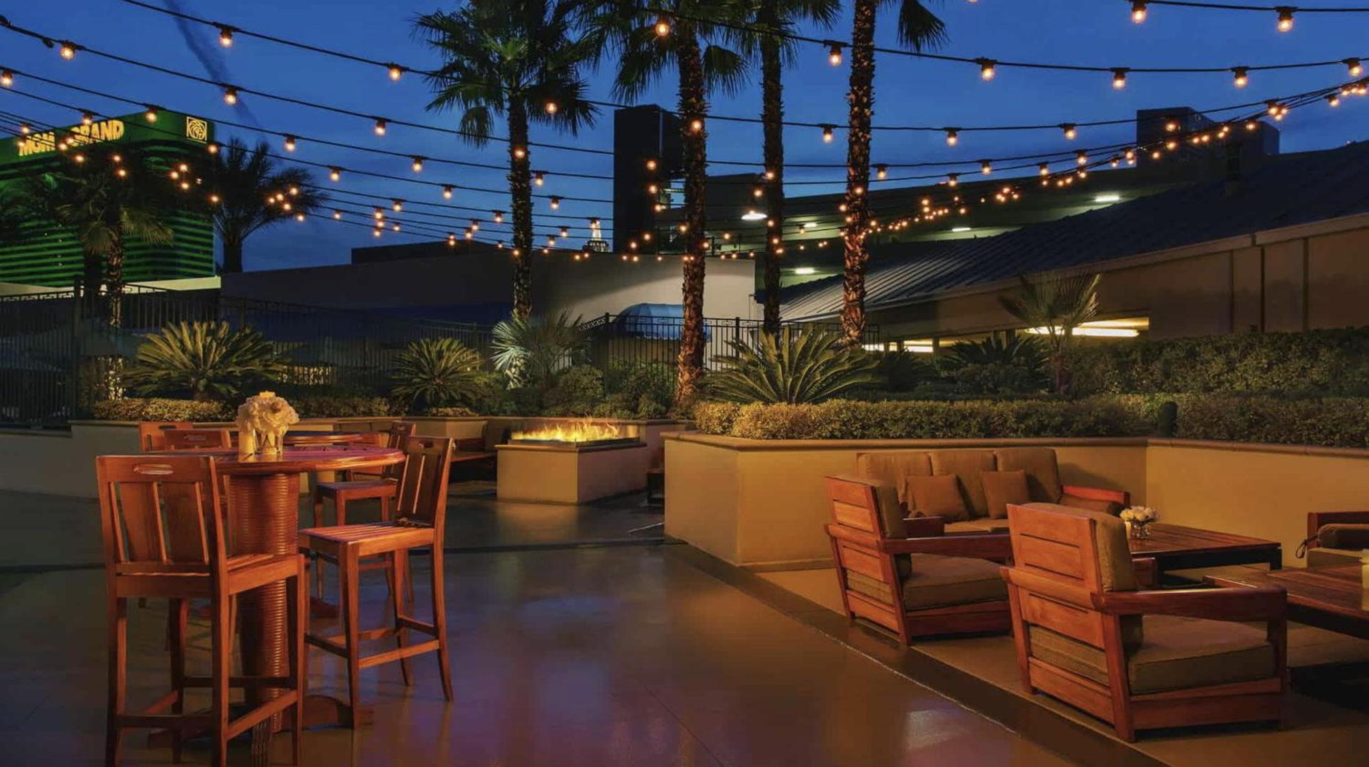NO RESORT FEES-MGM StripView Adjoining Suites F1 View — 2