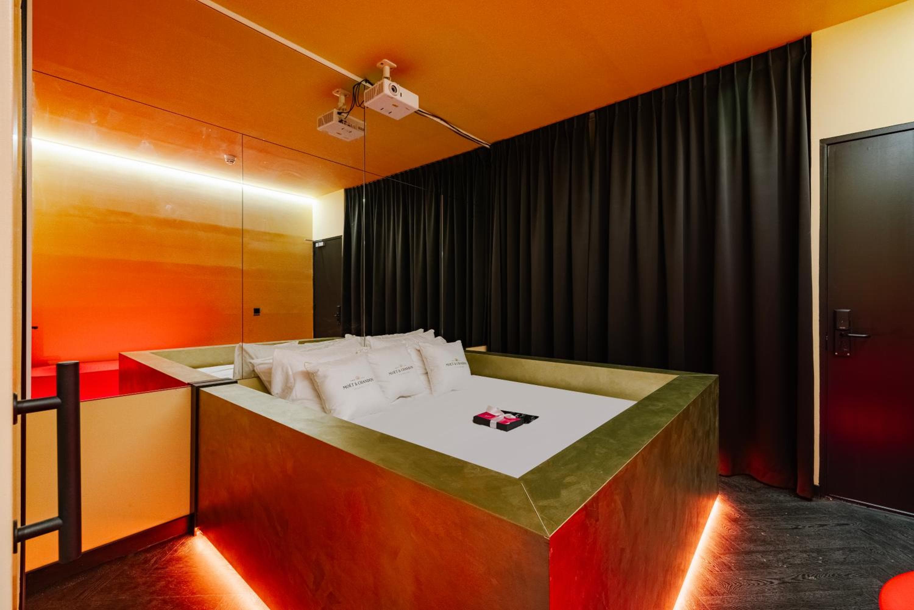 SUPPER Hotel — 14