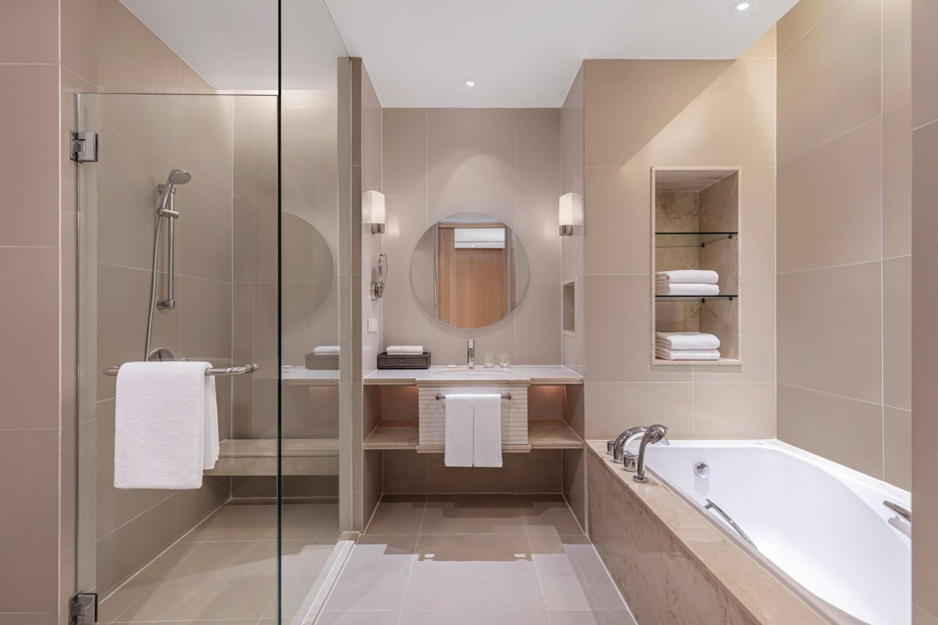 Courtyard by Marriott Bangkok — 6