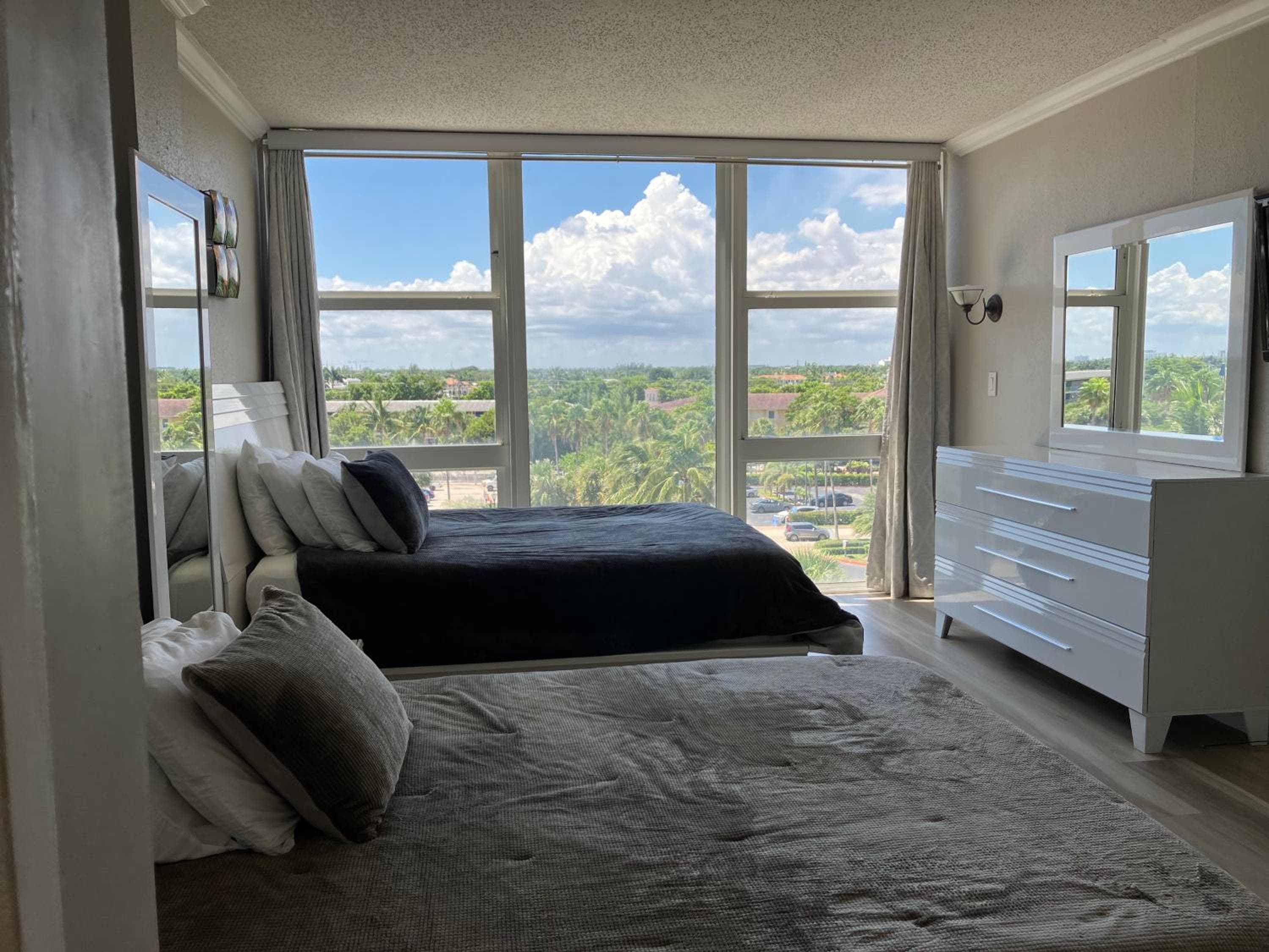 Oceanview on SAND located in Ocean Manor Resort Fort Lauderdale Beach 2 bed 2 bath spacious corner unit partial ocean view — 11