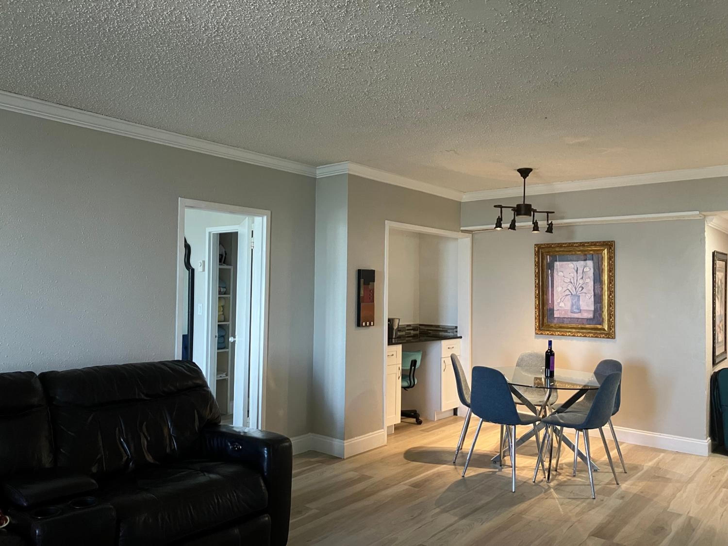 Oceanview on SAND located in Ocean Manor Resort Fort Lauderdale Beach 2 bed 2 bath spacious corner unit partial ocean view — 9