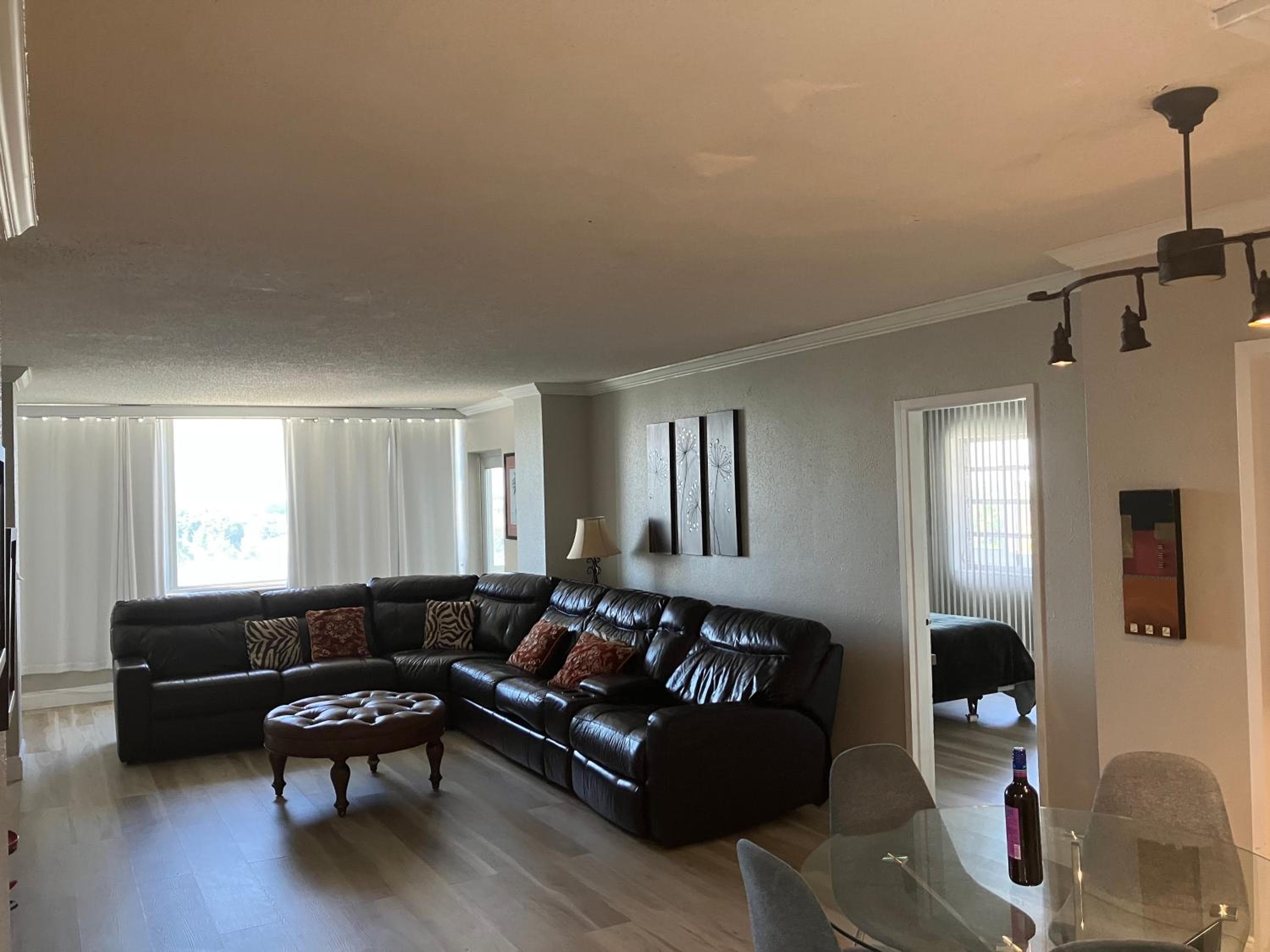 Oceanview on SAND located in Ocean Manor Resort Fort Lauderdale Beach 2 bed 2 bath spacious corner unit partial ocean view — 8