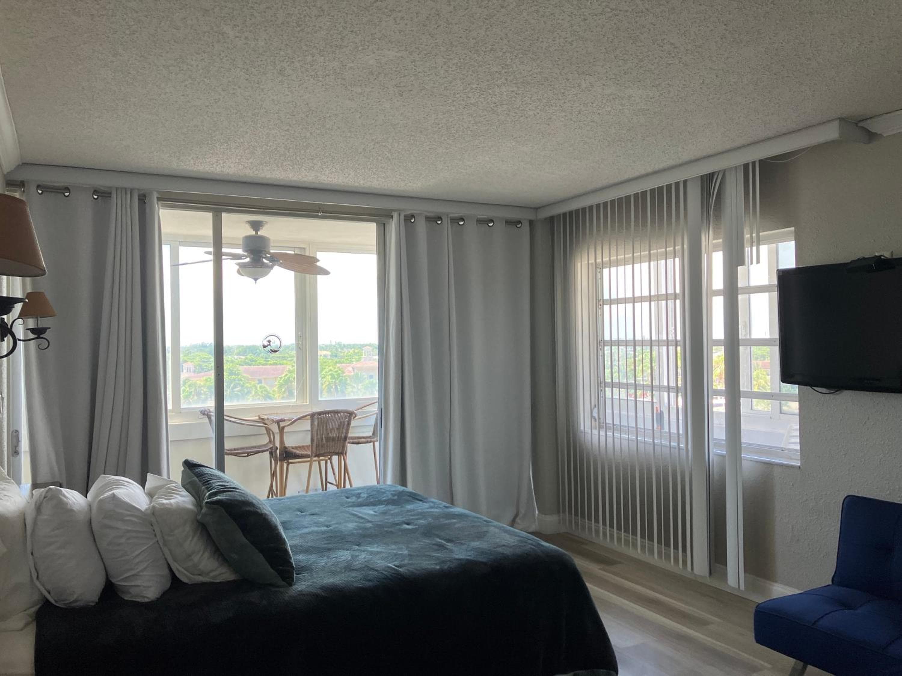 Oceanview on SAND located in Ocean Manor Resort Fort Lauderdale Beach 2 bed 2 bath spacious corner unit partial ocean view — 7