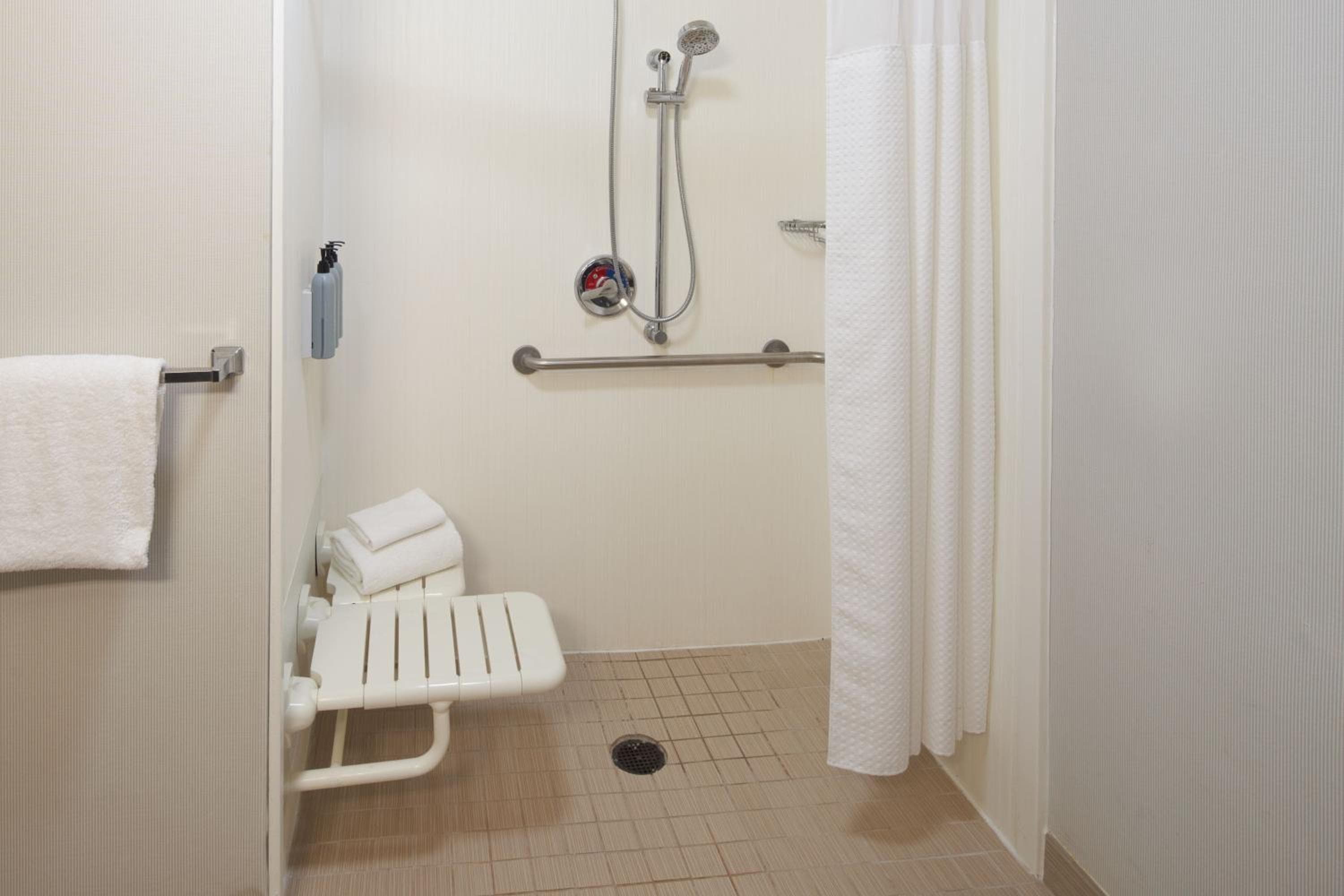 Courtyard by Marriott Orlando Lake Buena Vista en el Marriott Village — 17