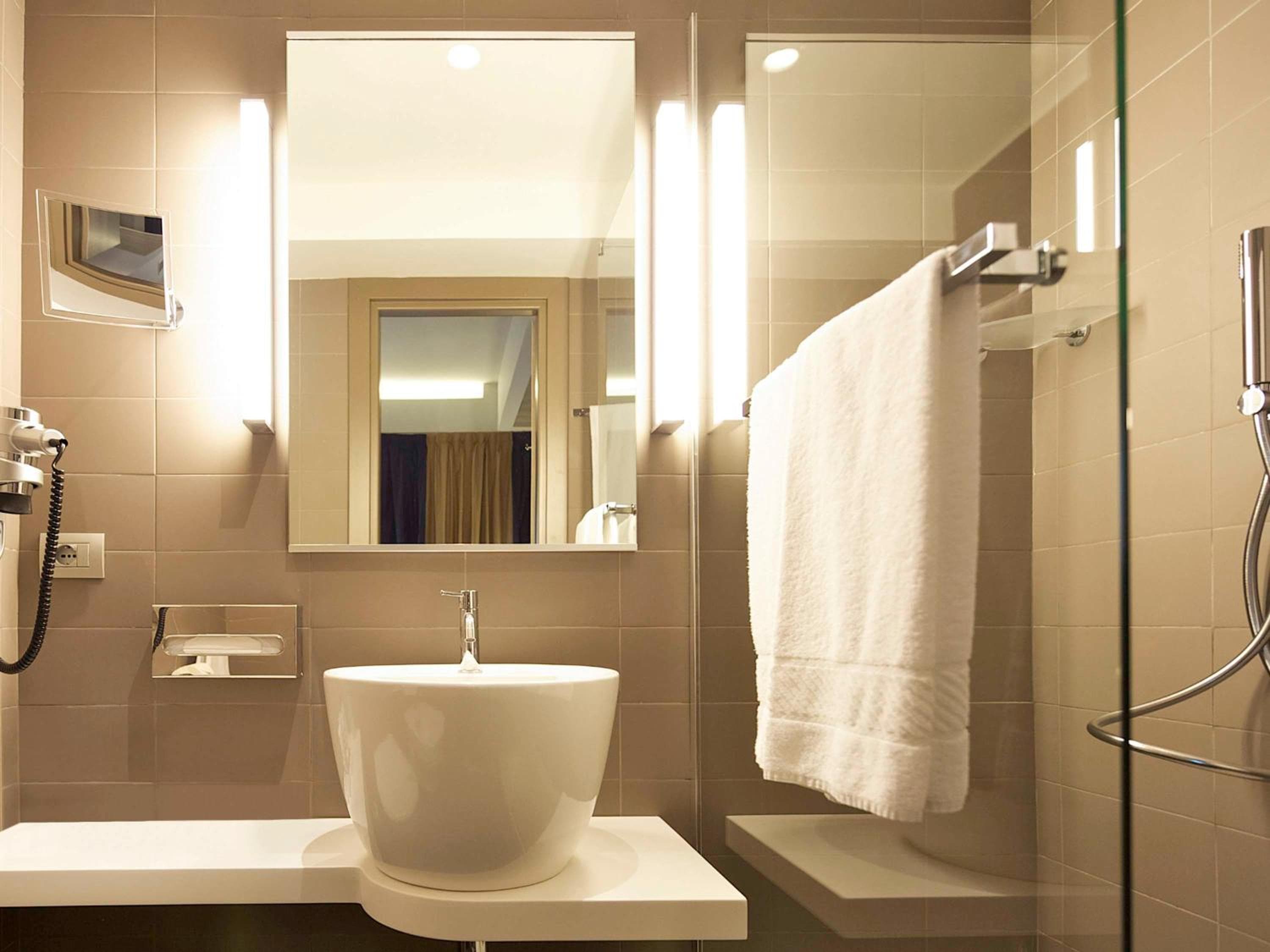 Mercure Roma Centro Colosseo — 13