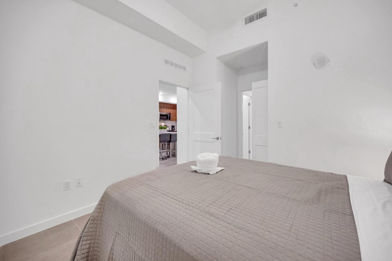 Modern Unit in the Heart of Downtown Miami With Free Parking — 10