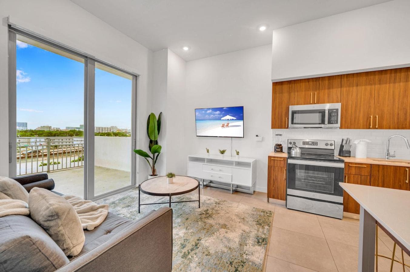 Modern Unit in Downtown Miami With Free Parking — 24