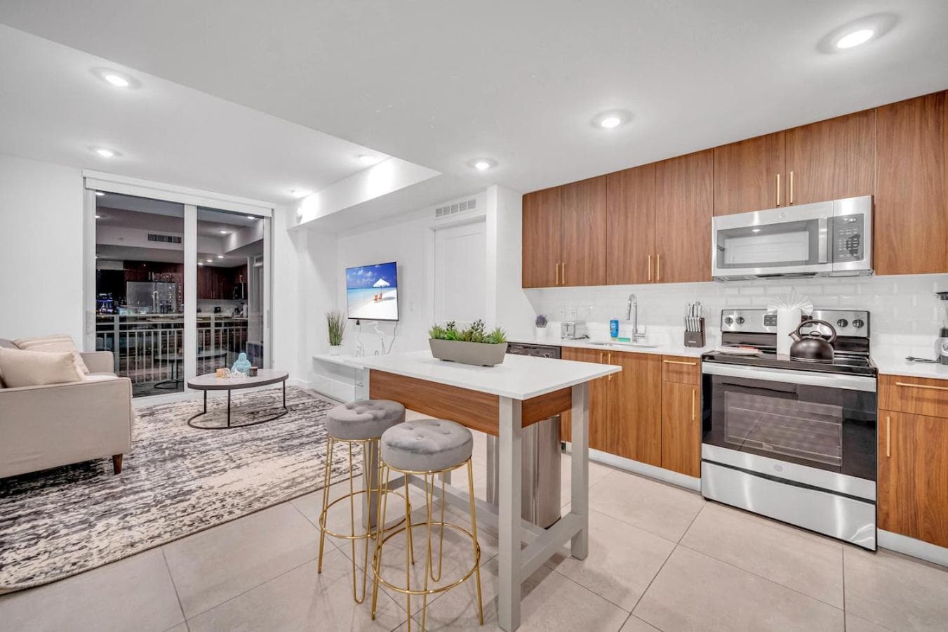 Exclusive Condo in Downtown Miami With Pool Views and Free Parking — 22