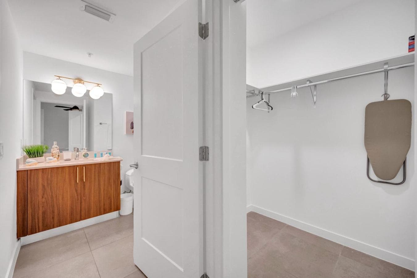Exclusive Condo in Downtown Miami With Pool Views and Free Parking — 27