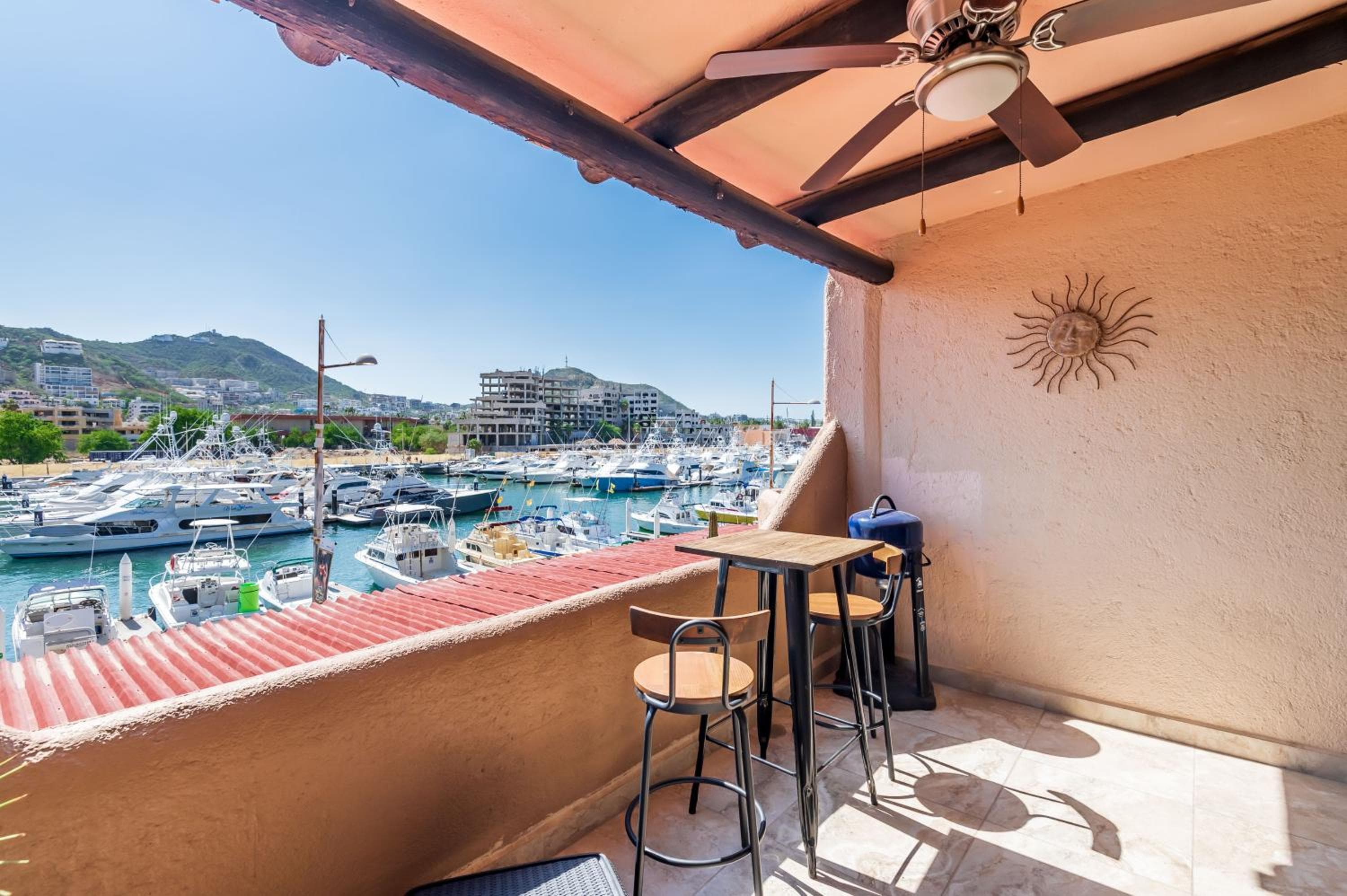 Marina Cabo Plaza Town & Beach condomini — 11