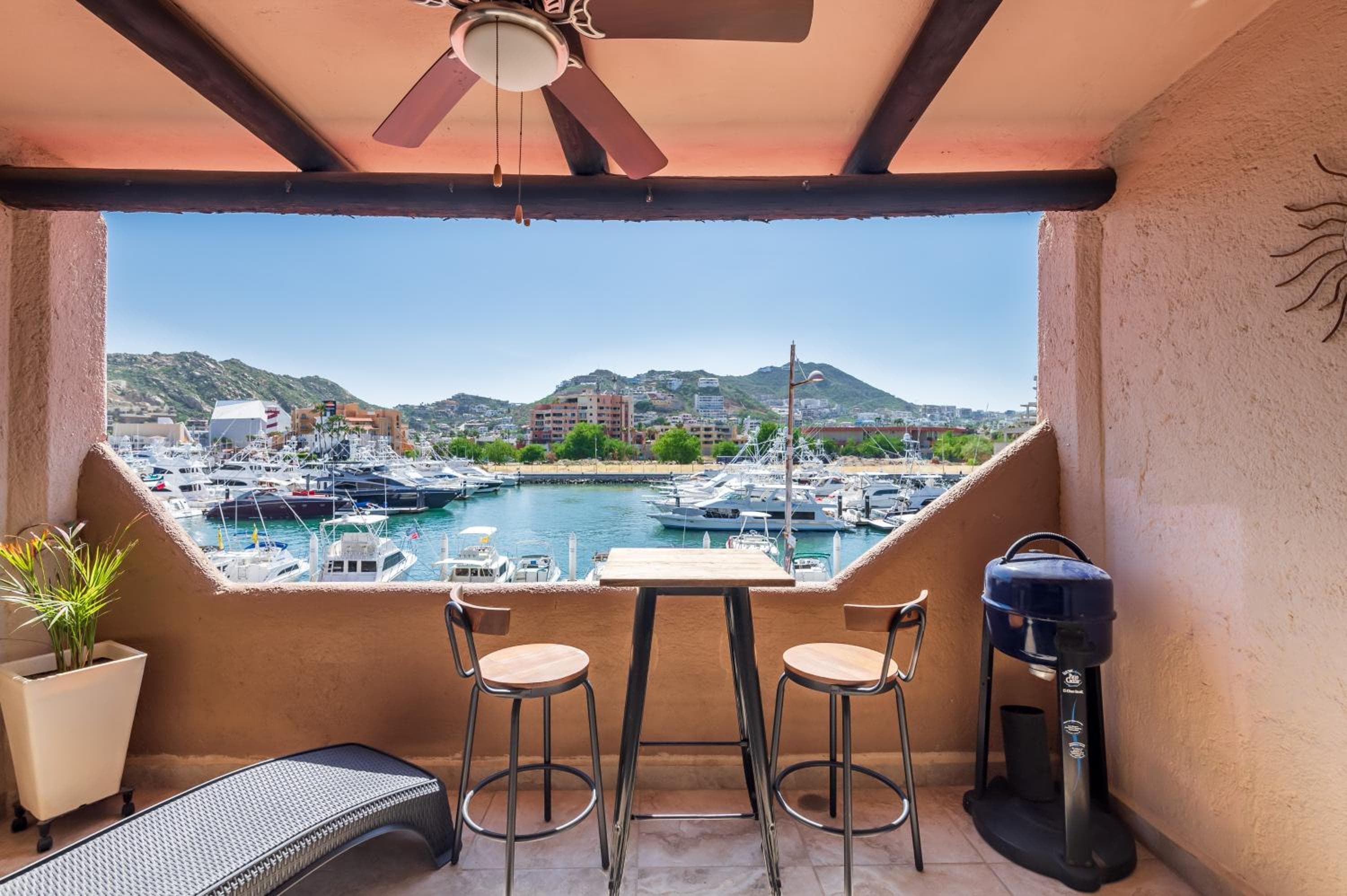 Marina Cabo Plaza Town & Beach condomini — 17