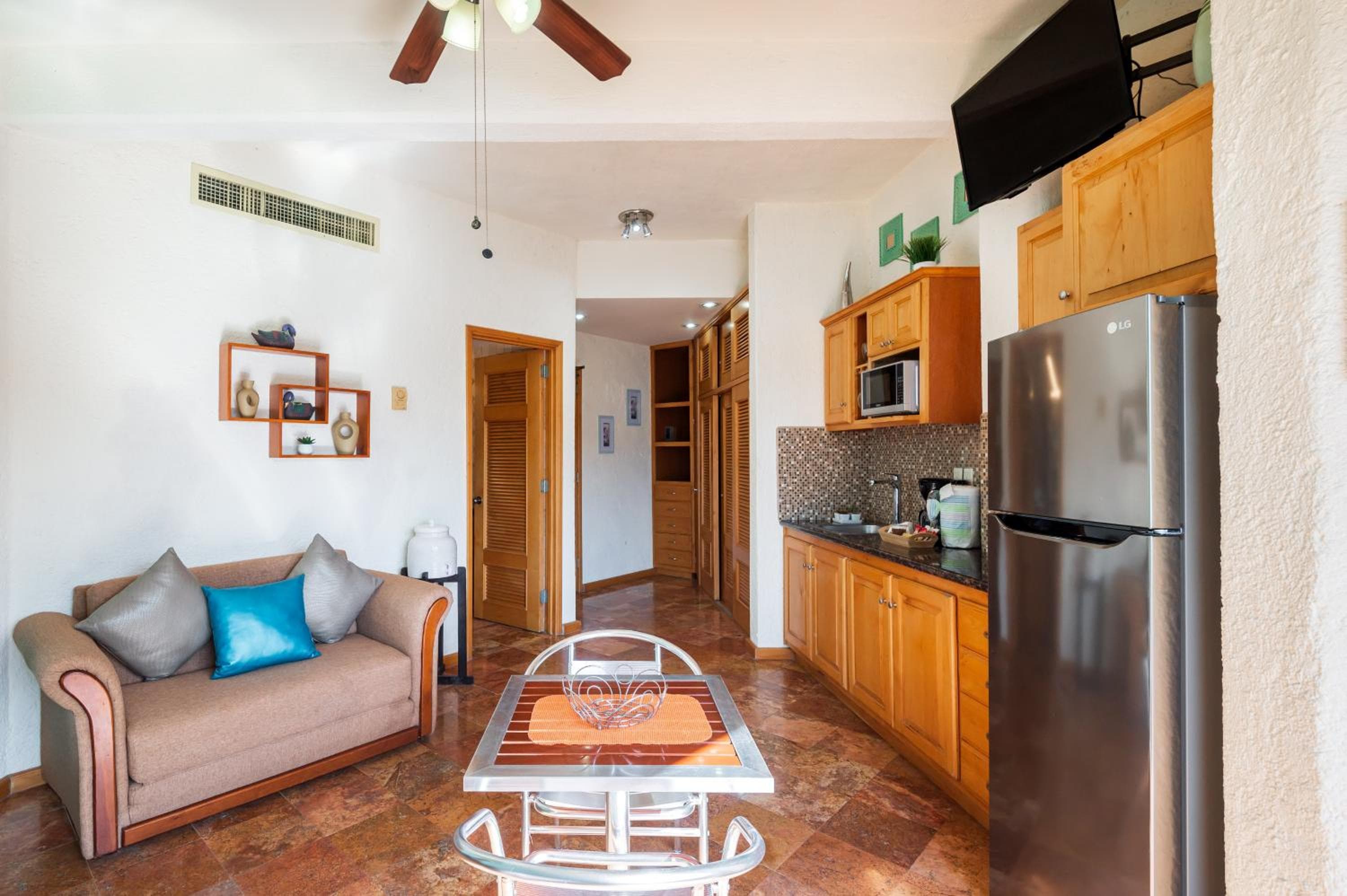 Marina Cabo Plaza Town & Beach condomini — 24