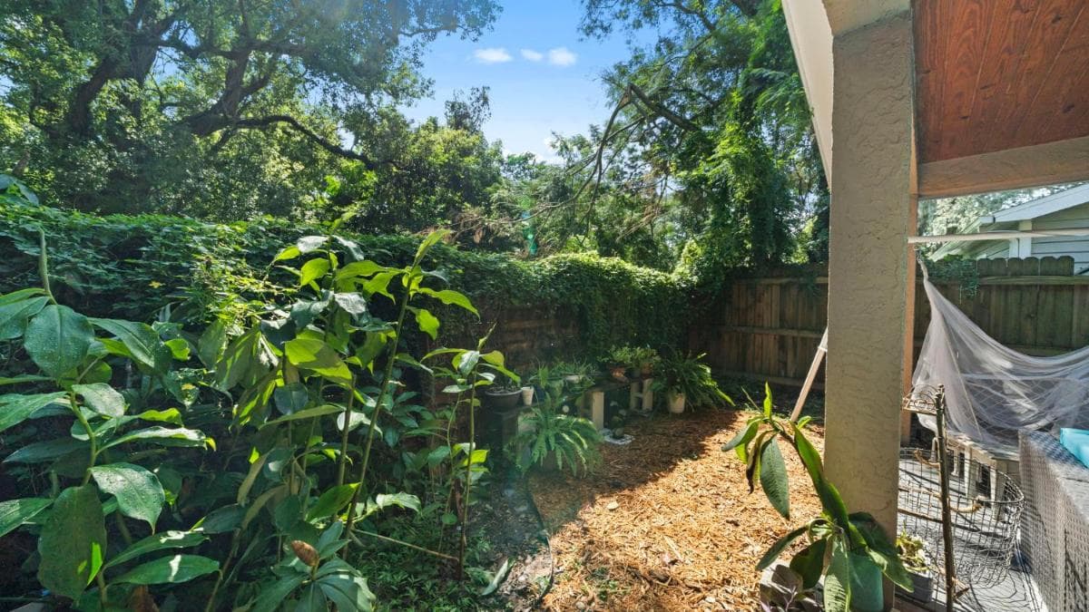 Zen Jungle House by Busch Gardens Sleeps 12 with Outdoor Games & Detached Play Space! — 17
