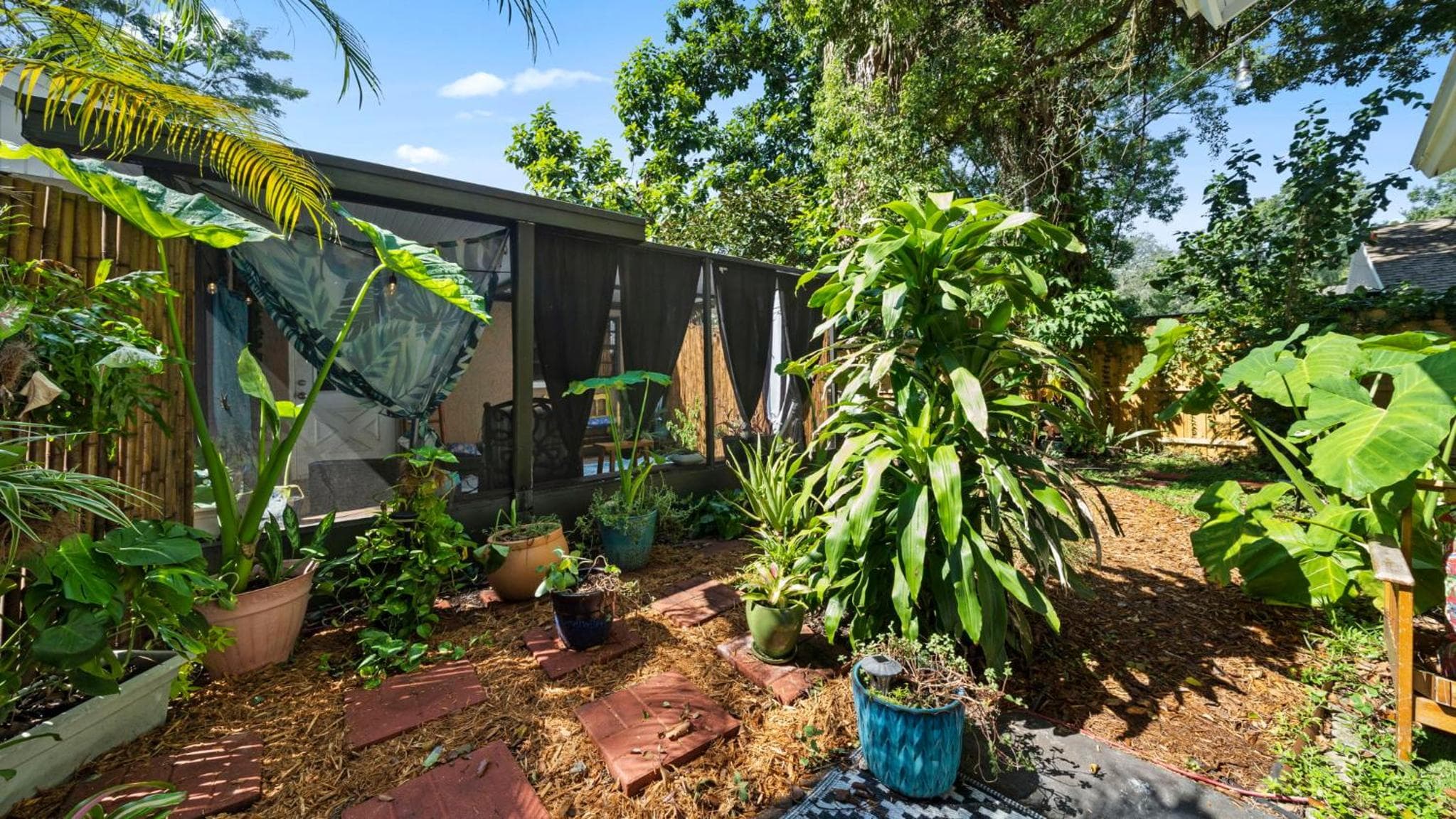 Zen Jungle House by Busch Gardens Sleeps 12 with Outdoor Games & Detached Play Space! — 3