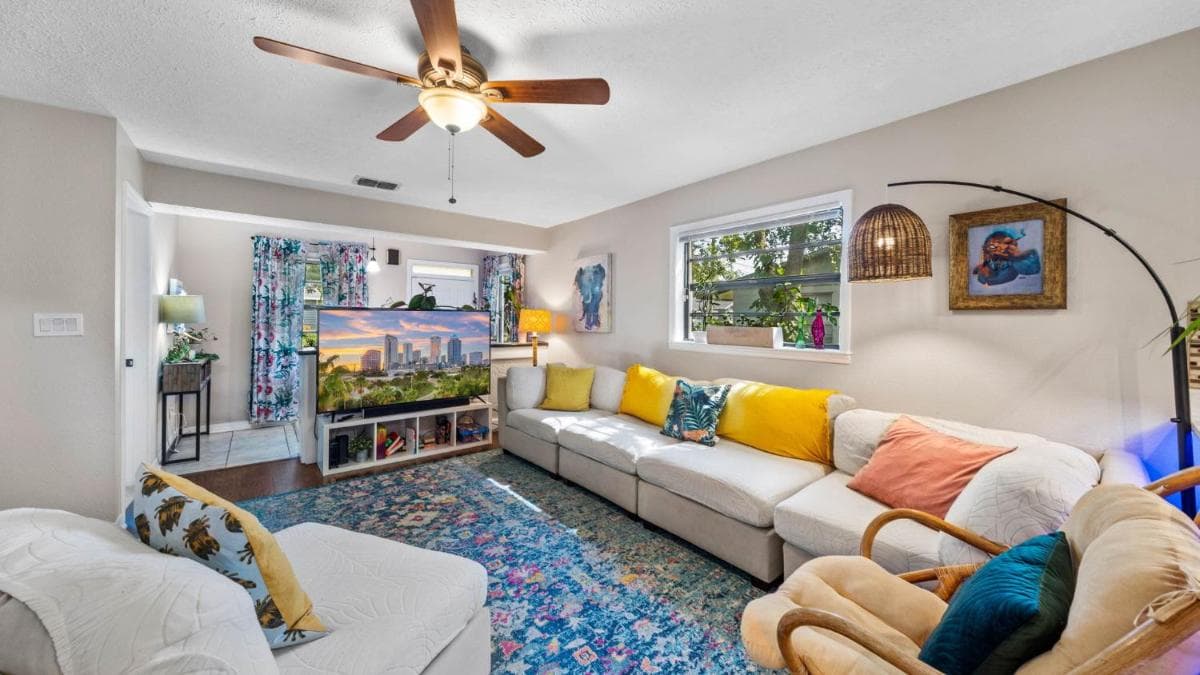 Zen Jungle House by Busch Gardens Sleeps 12 with Outdoor Games & Detached Play Space! — 15