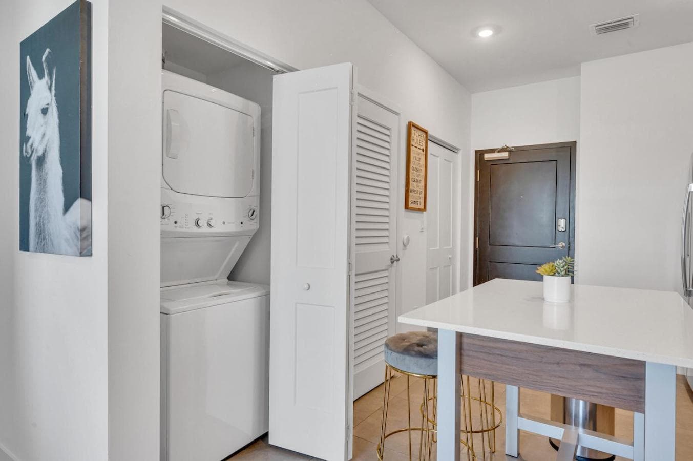Modern 2 Bed Mins from Brickell With Free Parking — 24