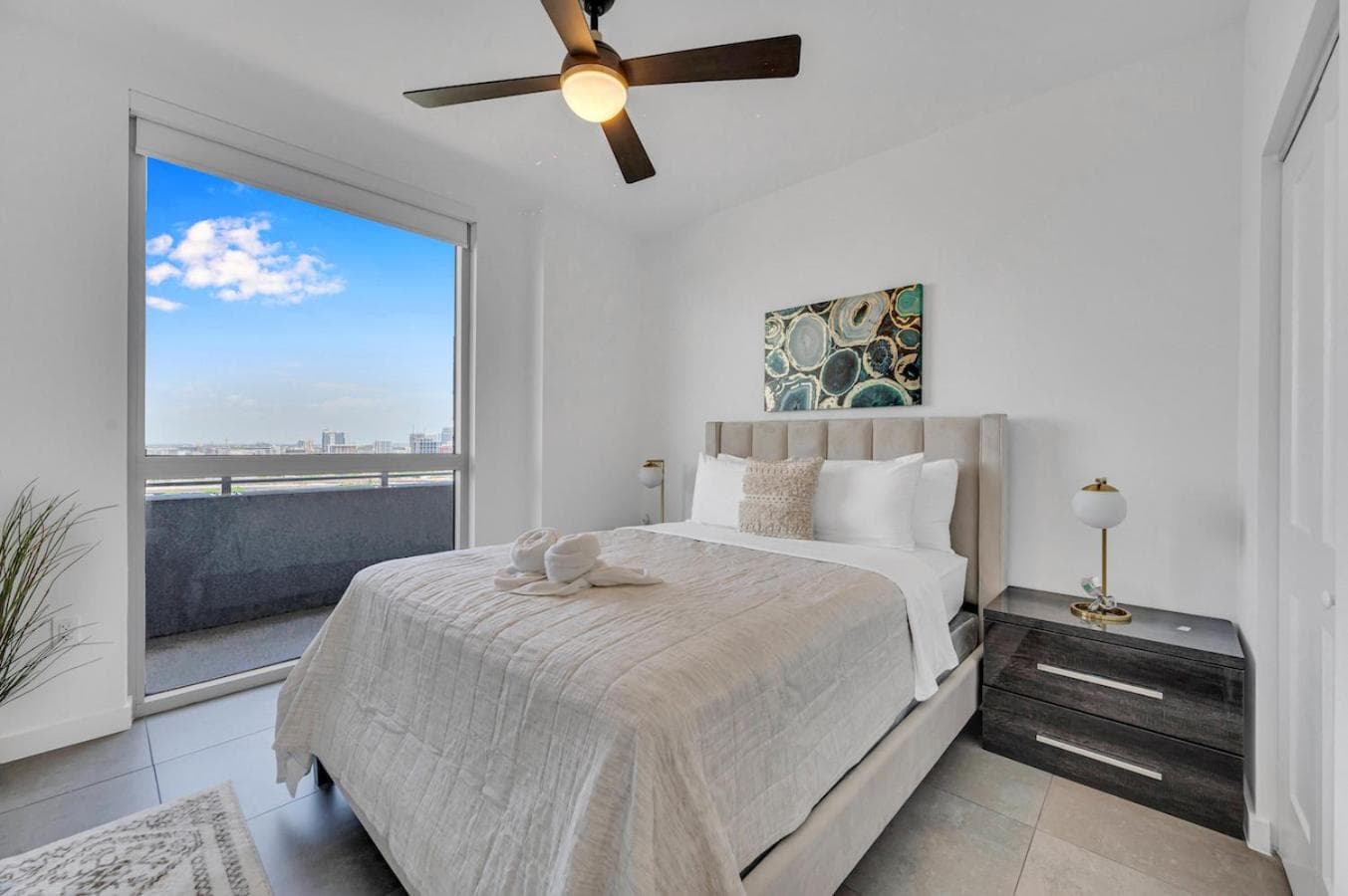Modern 2 Bed Mins from Brickell With Free Parking — 22