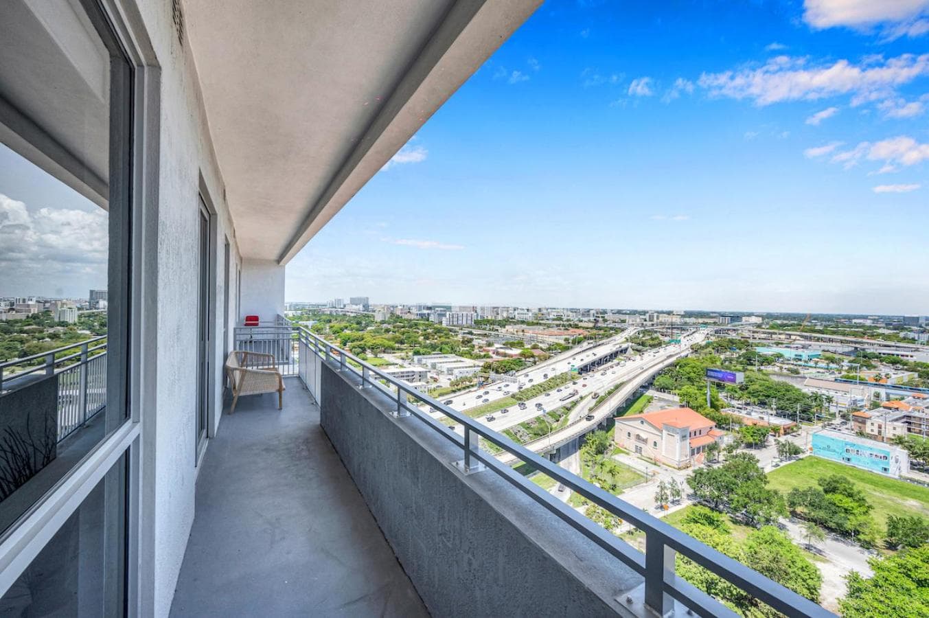 Modern 2 Bed Mins from Brickell With Free Parking — 13