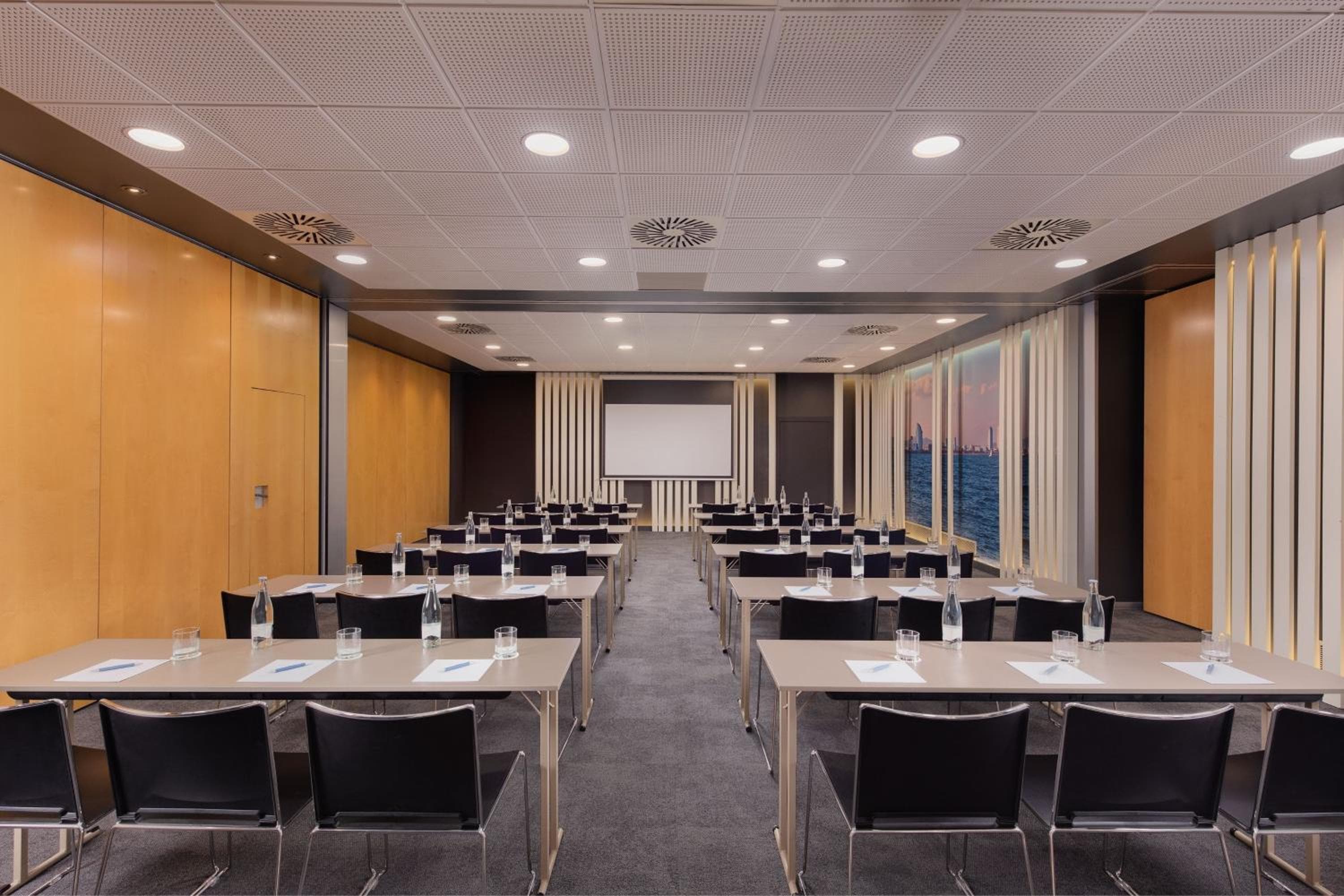 Four Points by Sheraton Barcelona Diagonal — 25