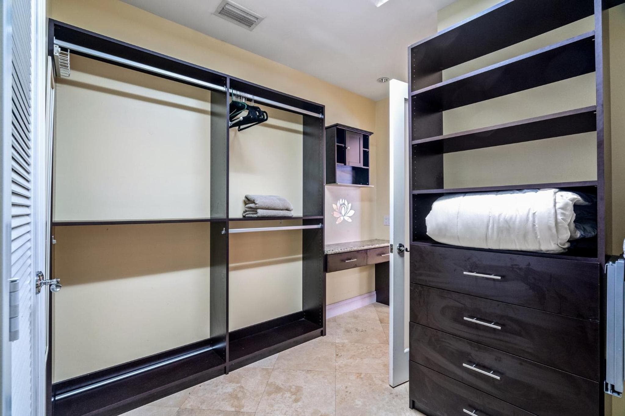 #1 Fort Lauderdale House - Heated Salt Water Pool - Private Oasis-Updated Gorgeous 3BR 3BA - Las Olas — 3