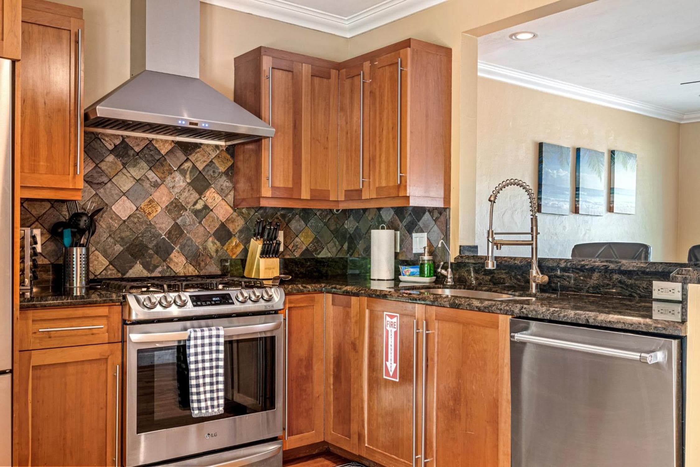#1 Fort Lauderdale House - Heated Salt Water Pool - Private Oasis-Updated Gorgeous 3BR 3BA - Las Olas — 30