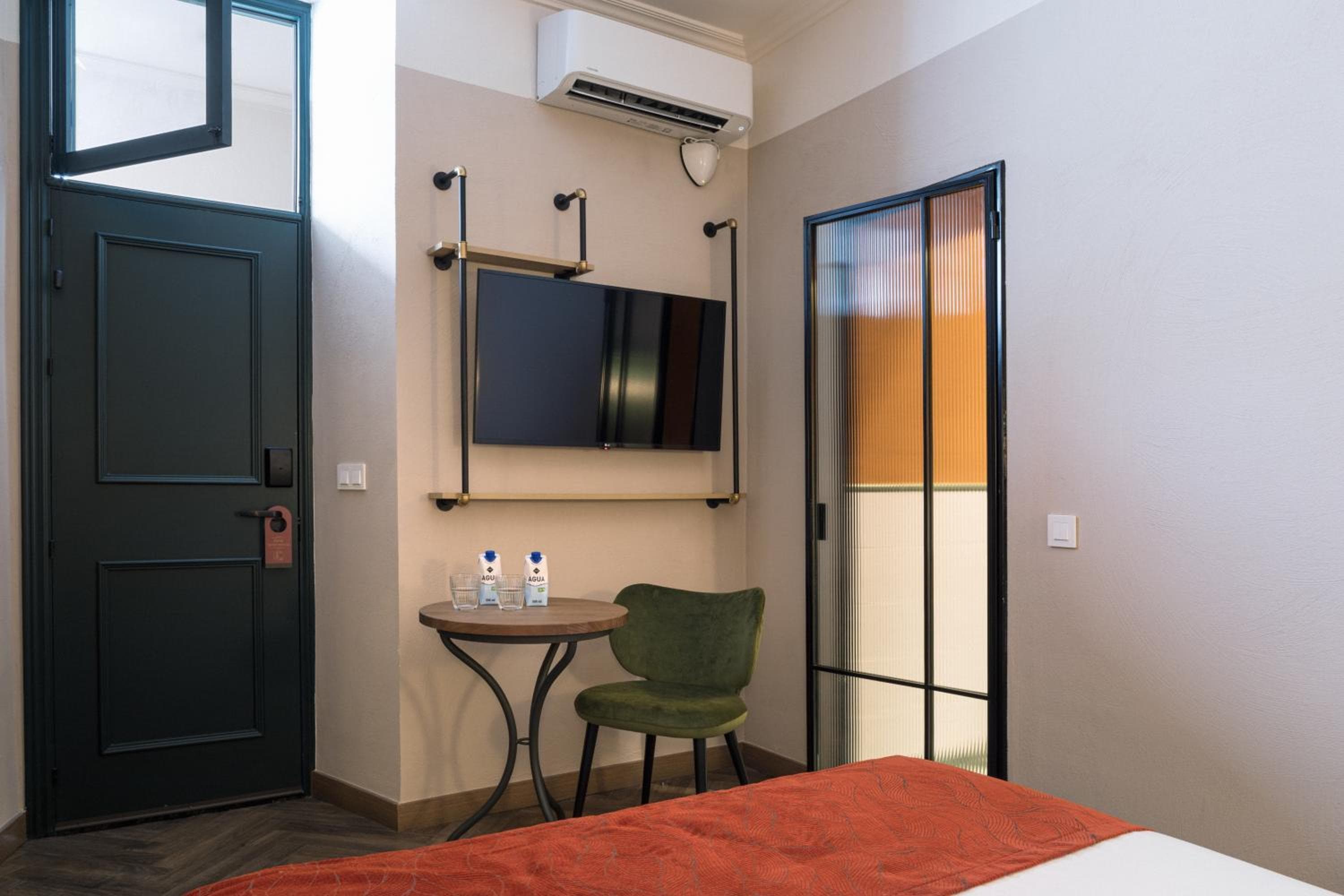 El Hotel Honesto San Pedro — 27