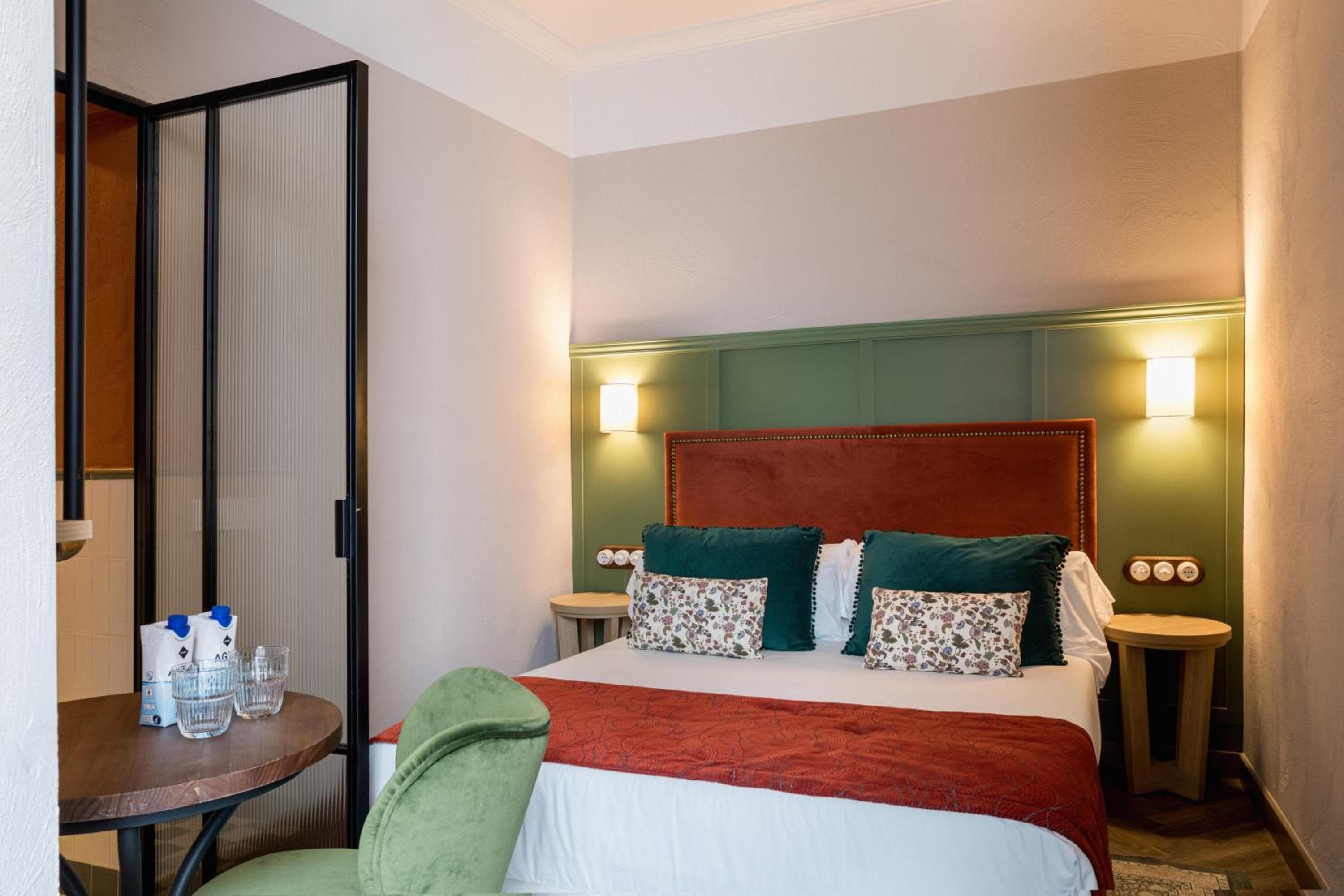 Honest Sevilla Hotel — 29