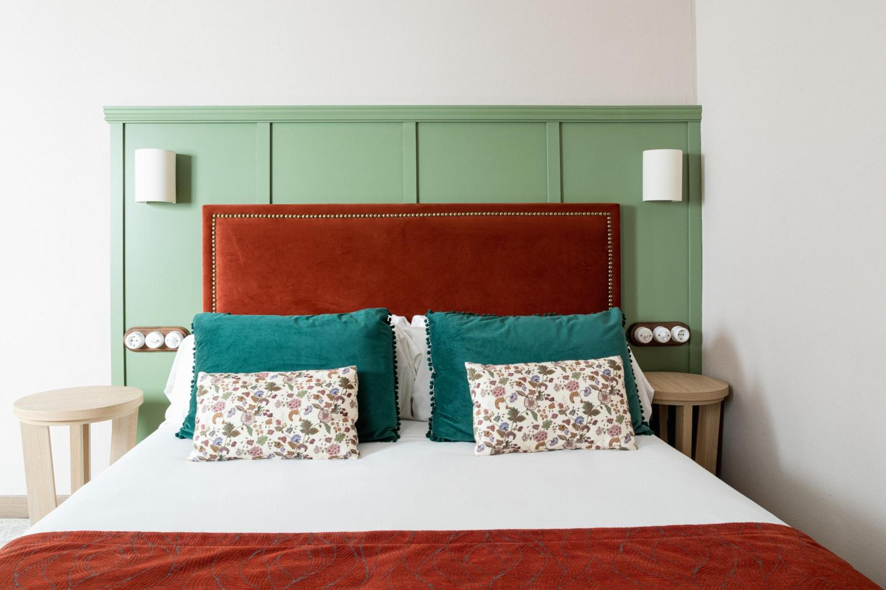 El Hotel Honesto San Pedro — 14