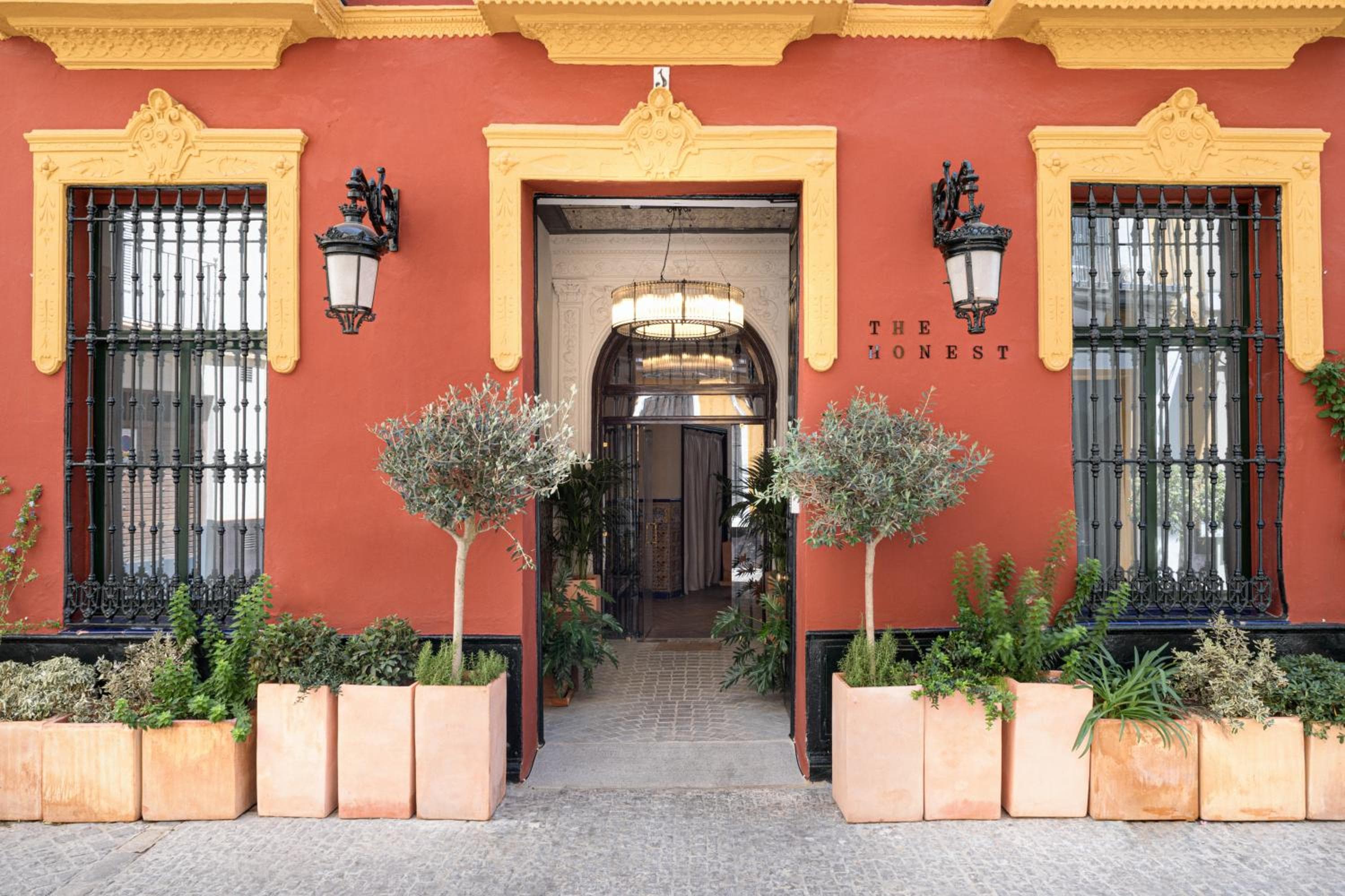 Honest Sevilla Hotel — 20