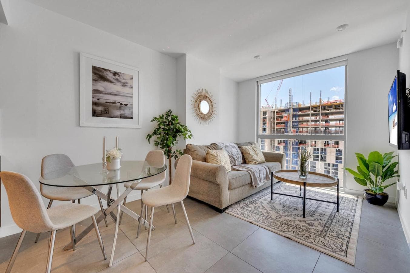 Beautiful Unit with Amazing View & Free Parking — 23