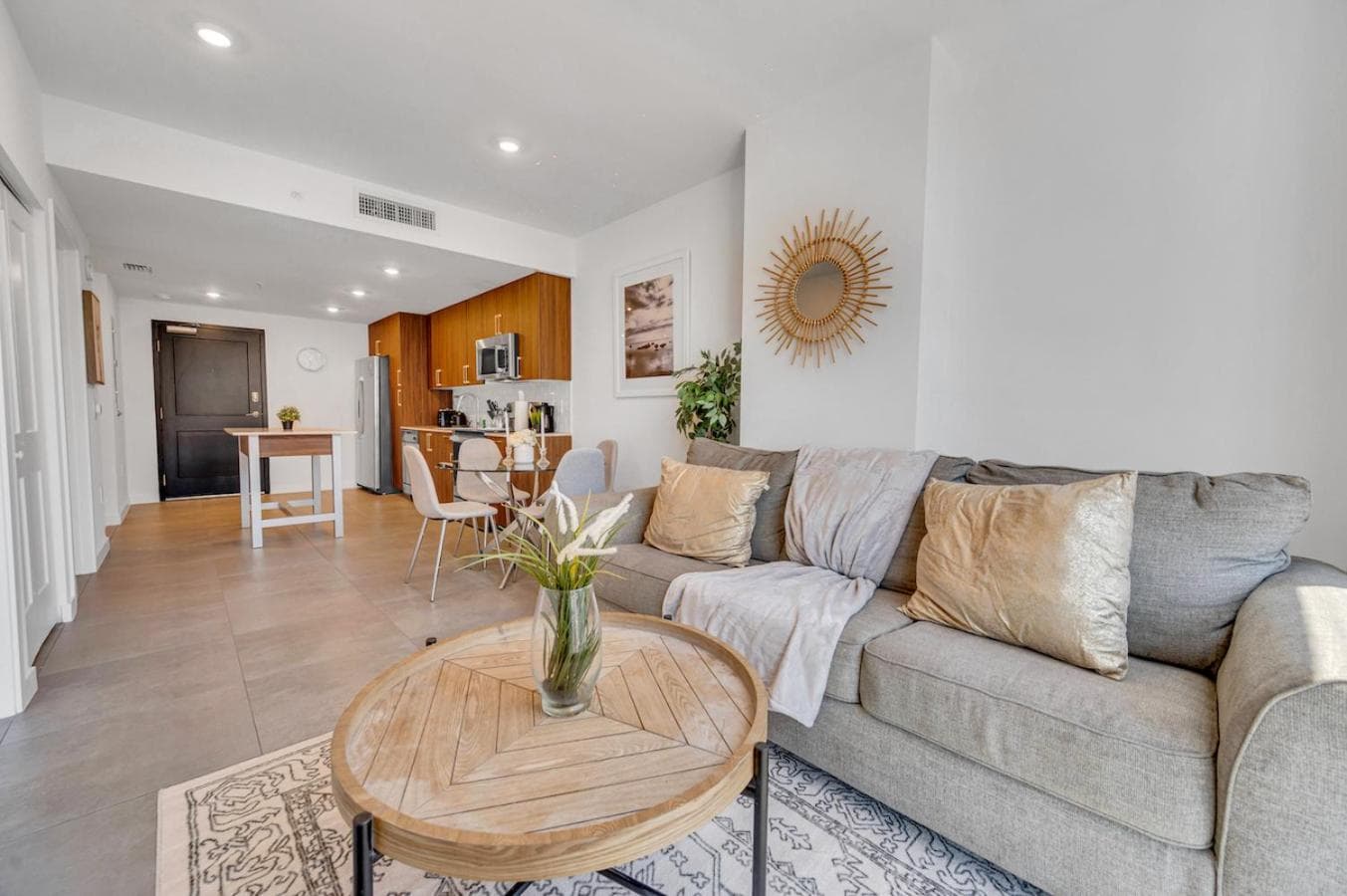 Beautiful Unit with Amazing View & Free Parking — 29